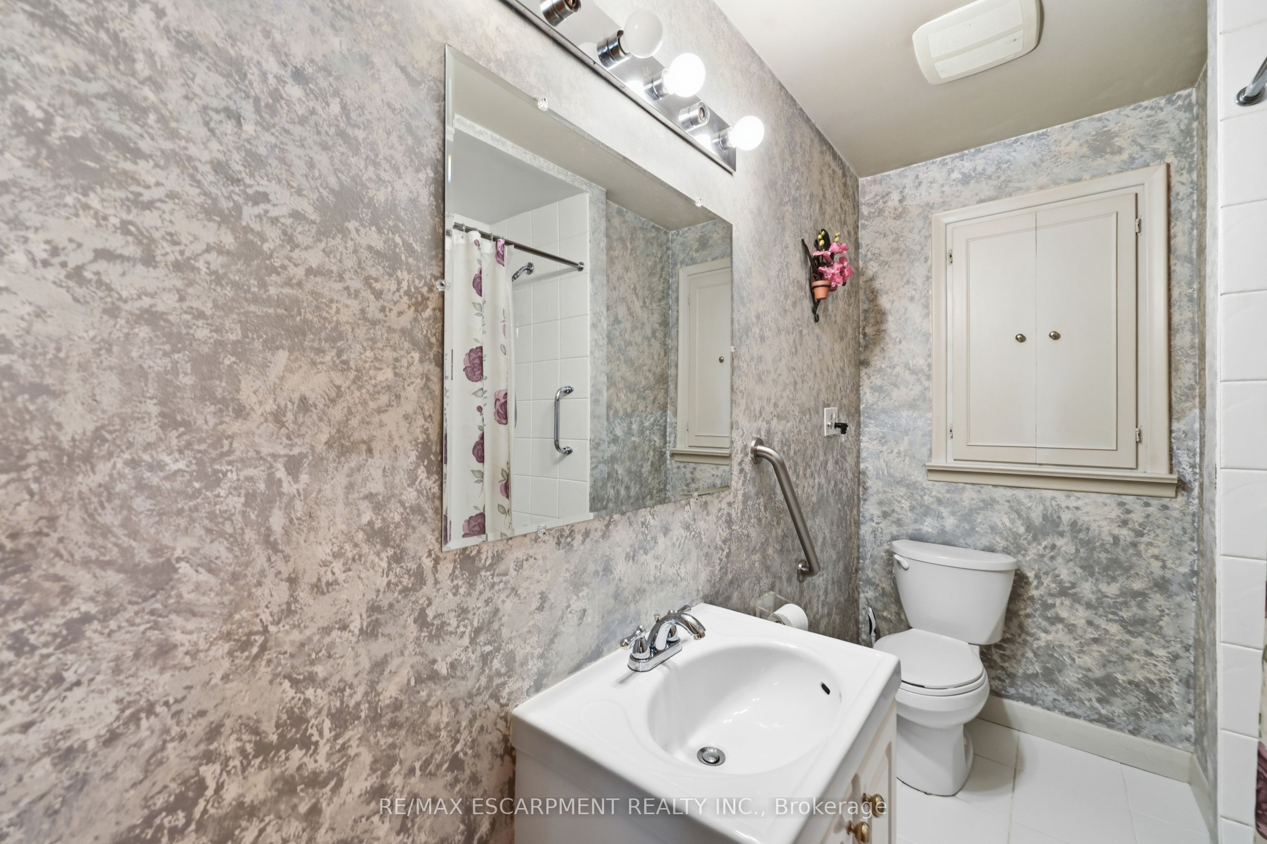 522 Enfield Road Property Photo 19