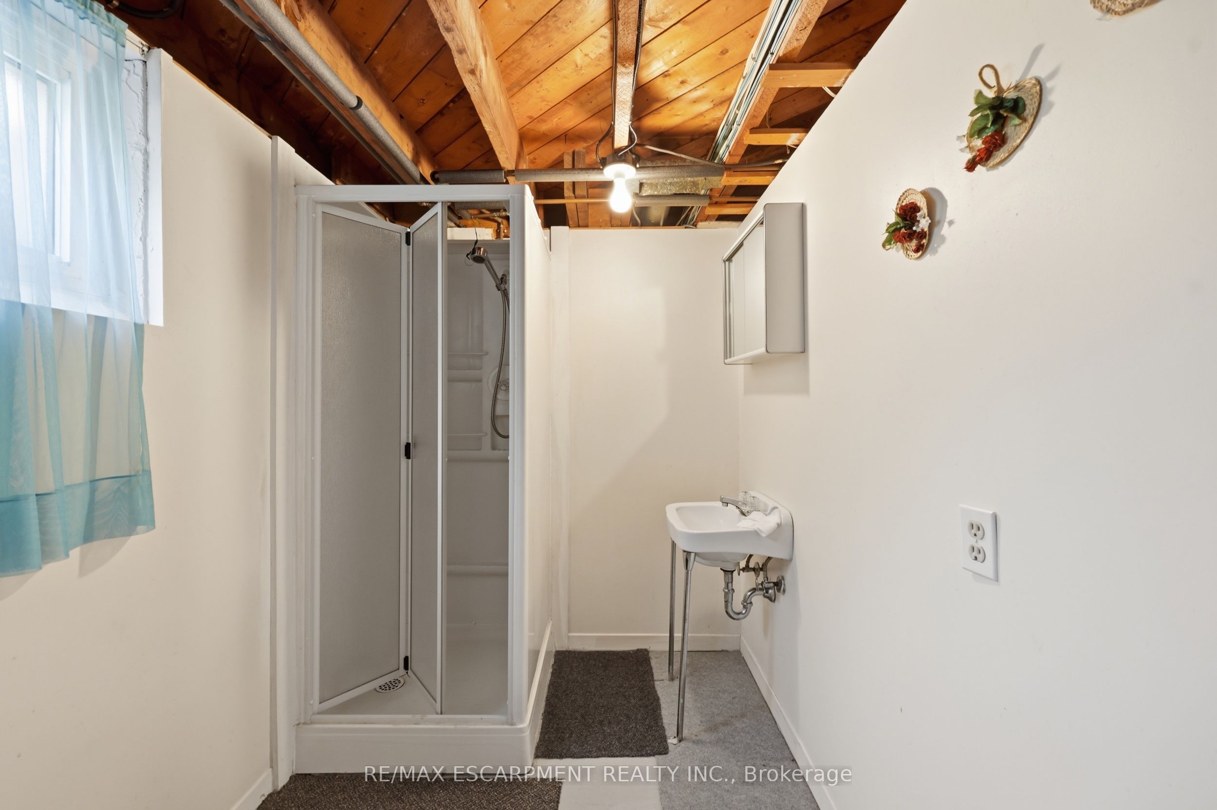 522 Enfield Road Property Photo 20