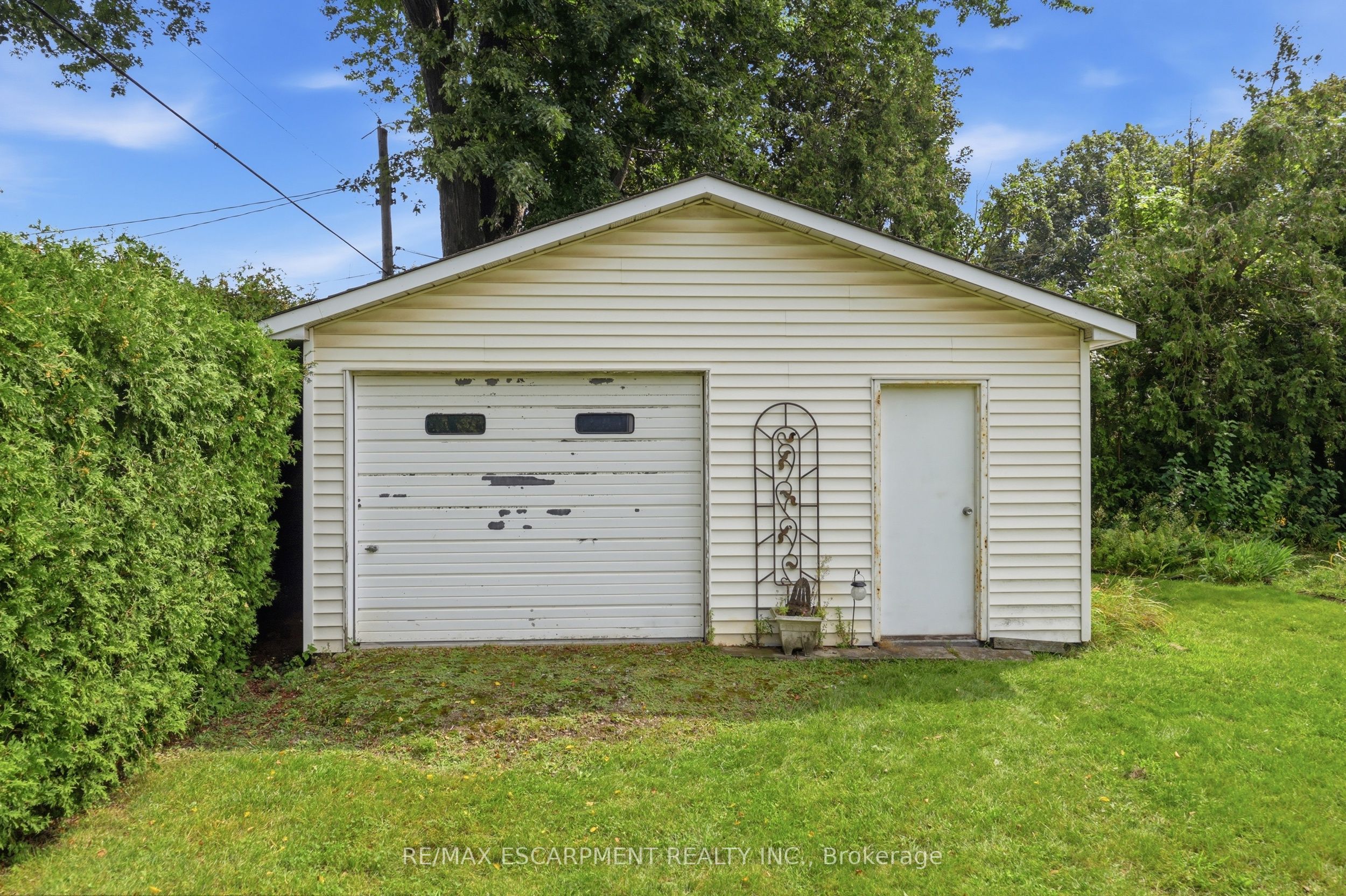 522 Enfield Road Property Photo 25