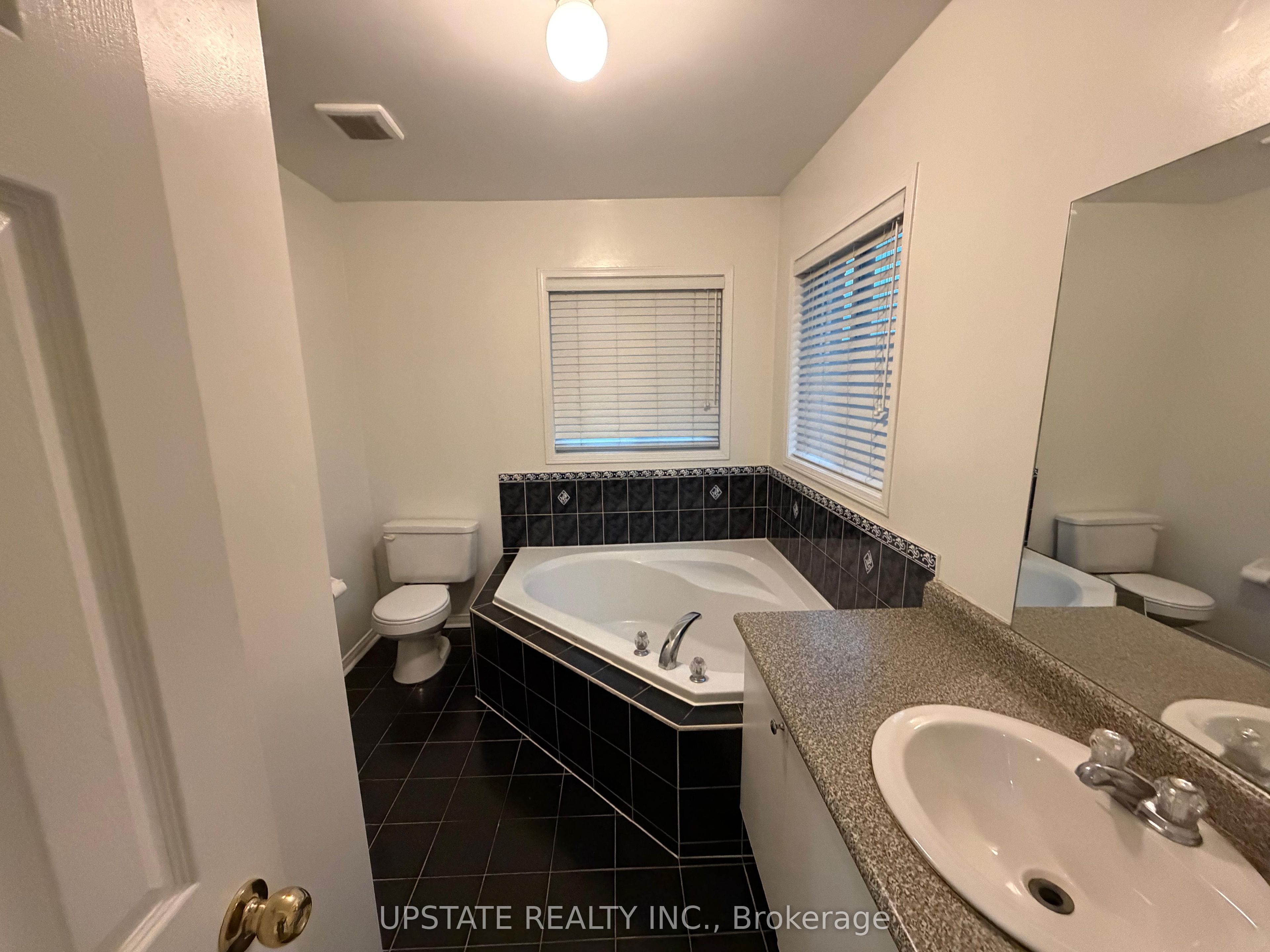 56 Luella Crescent Property Photo 12