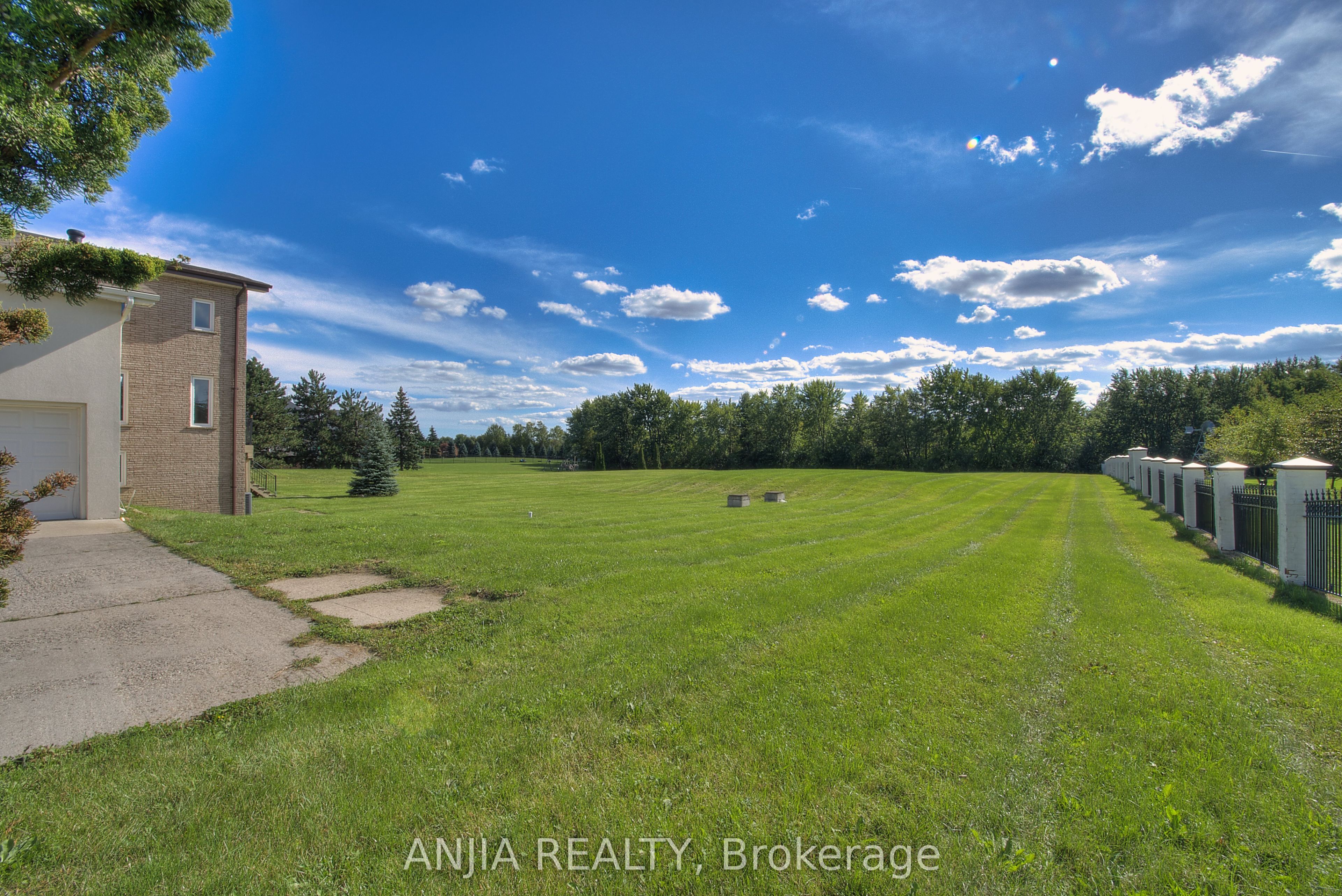 44 Bellini Avenue Property Photo 34