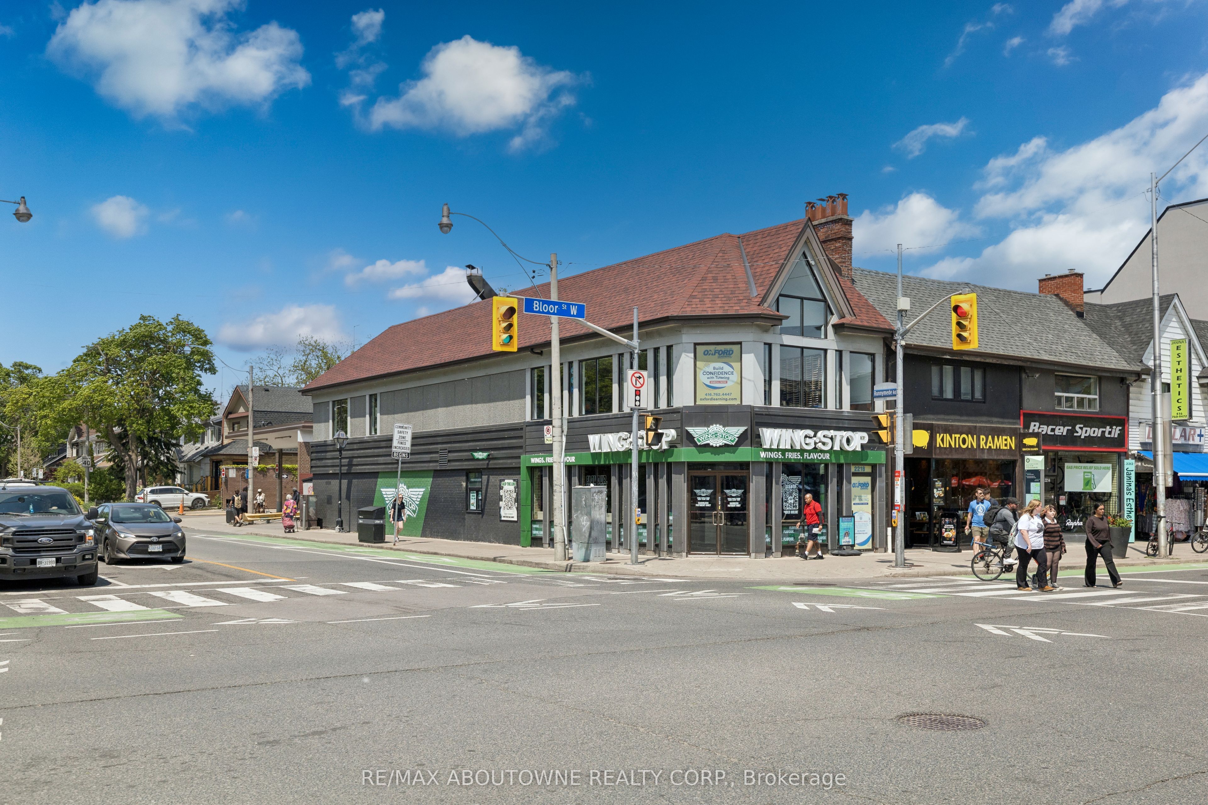 2218 Bloor Street W Property Photo 3