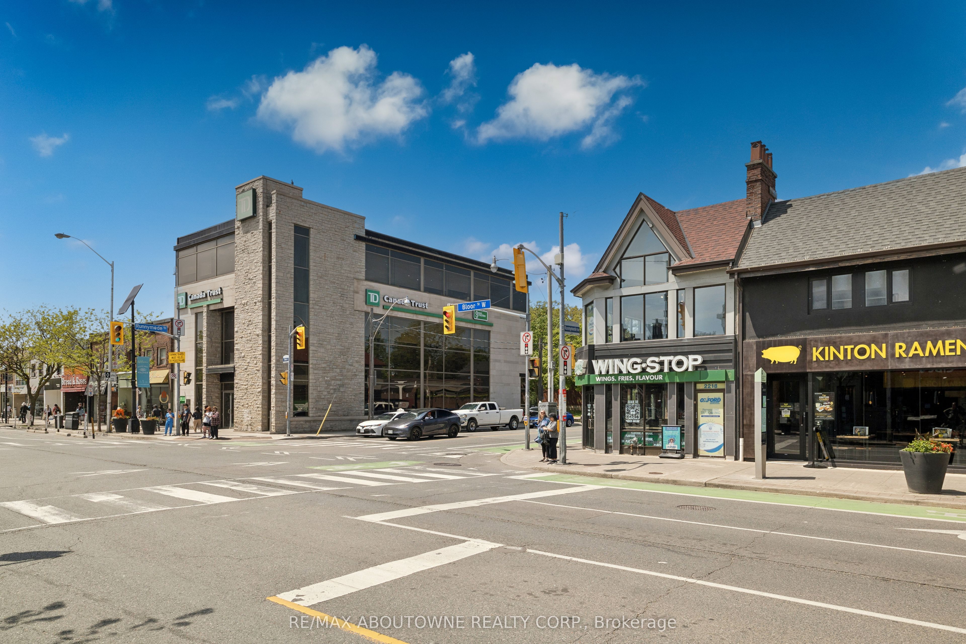2218 Bloor Street W Property Photo 4