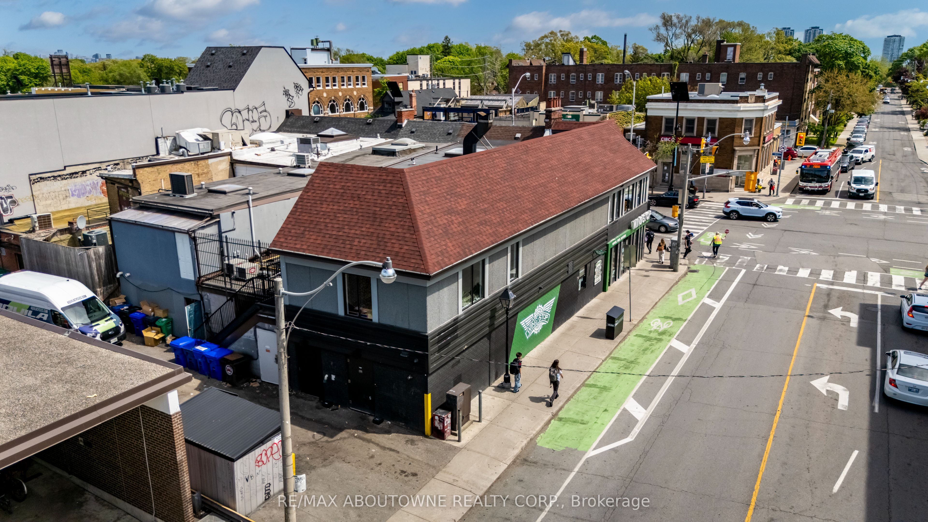 2218 Bloor Street W Property Photo 6