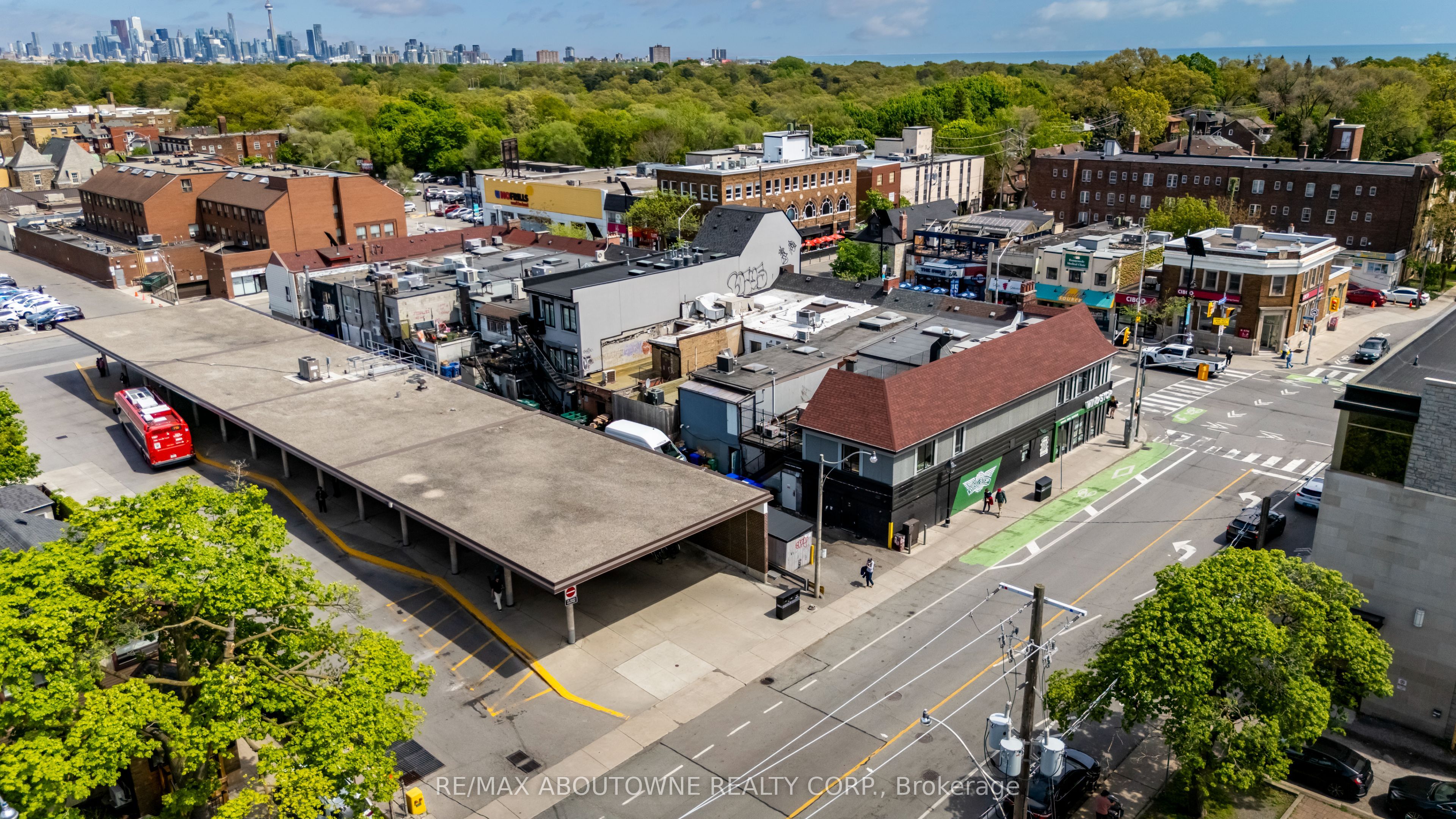 2218 Bloor Street W Property Photo 8