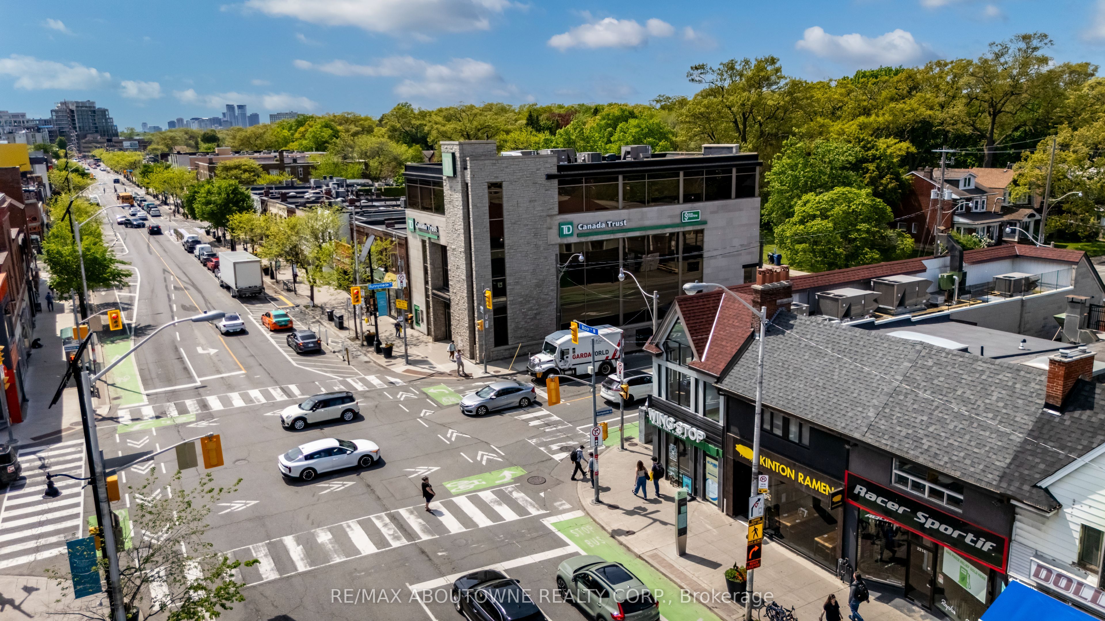 2218 Bloor Street W Property Photo 10