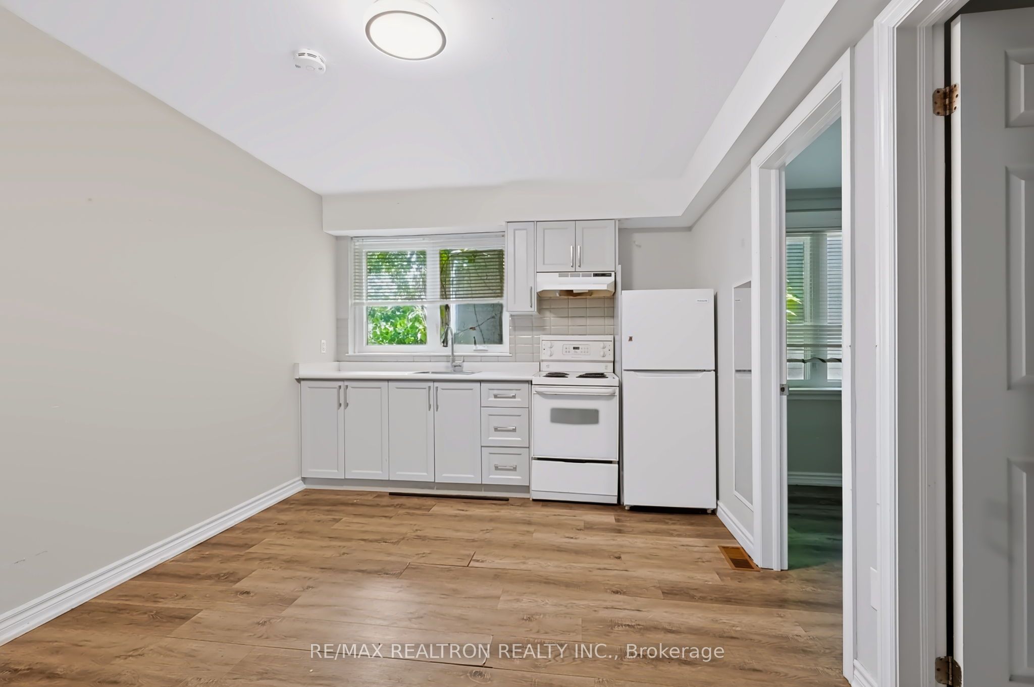 1576 Eglinton Avenue W 2 Property Photo 3