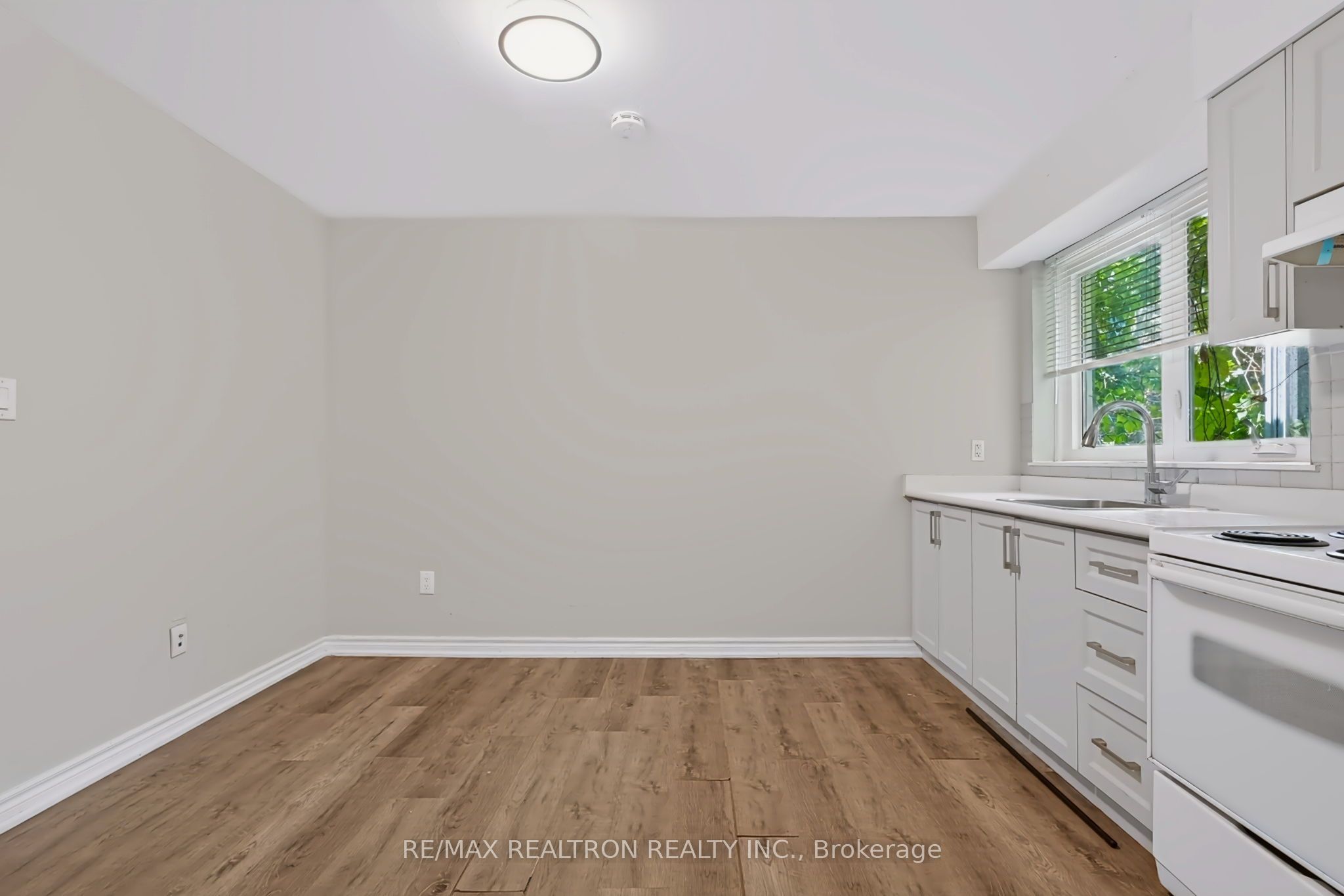 1576 Eglinton Avenue W 2 Property Photo 4