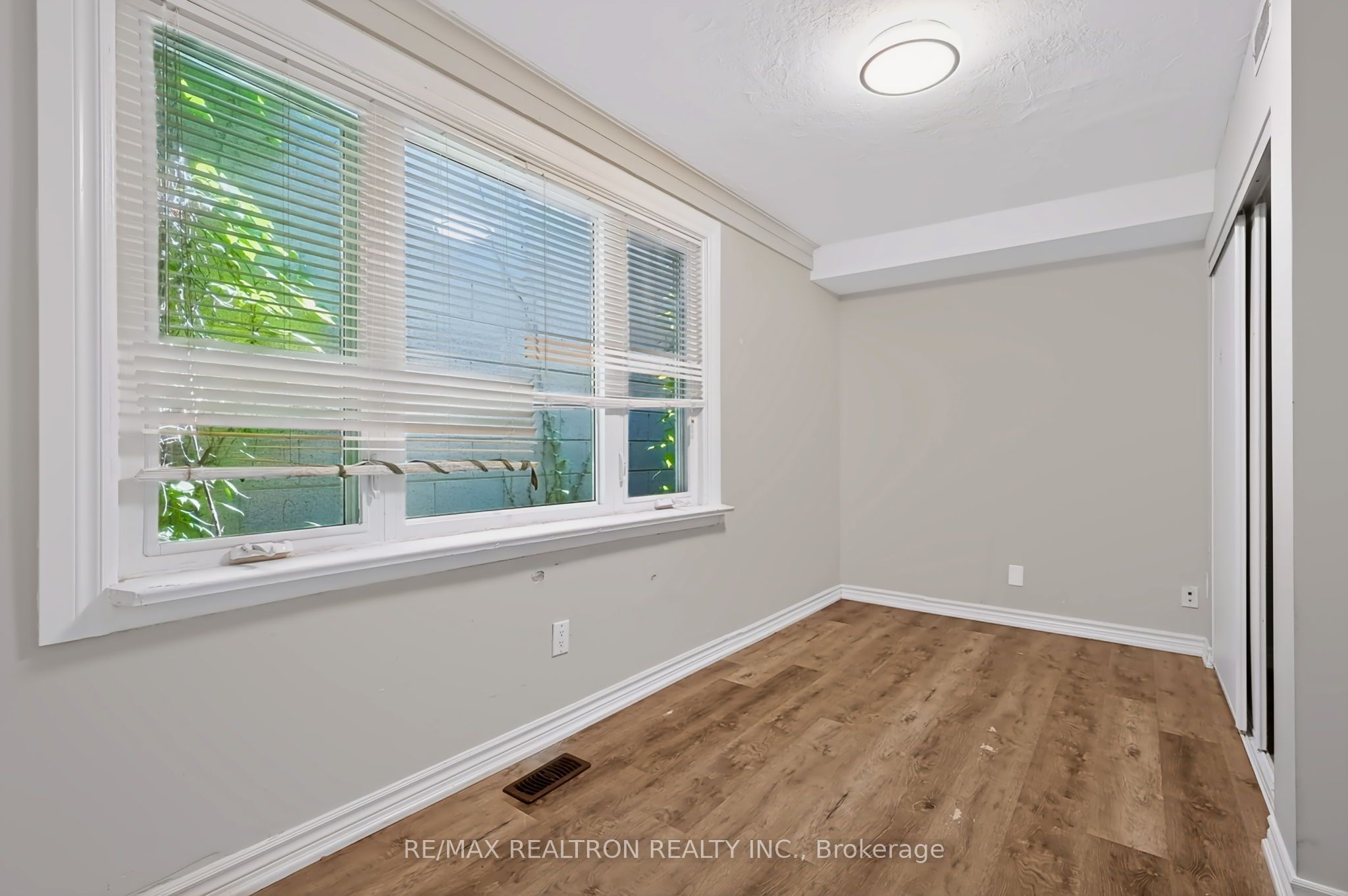 1576 Eglinton Avenue W 2 Property Photo 6
