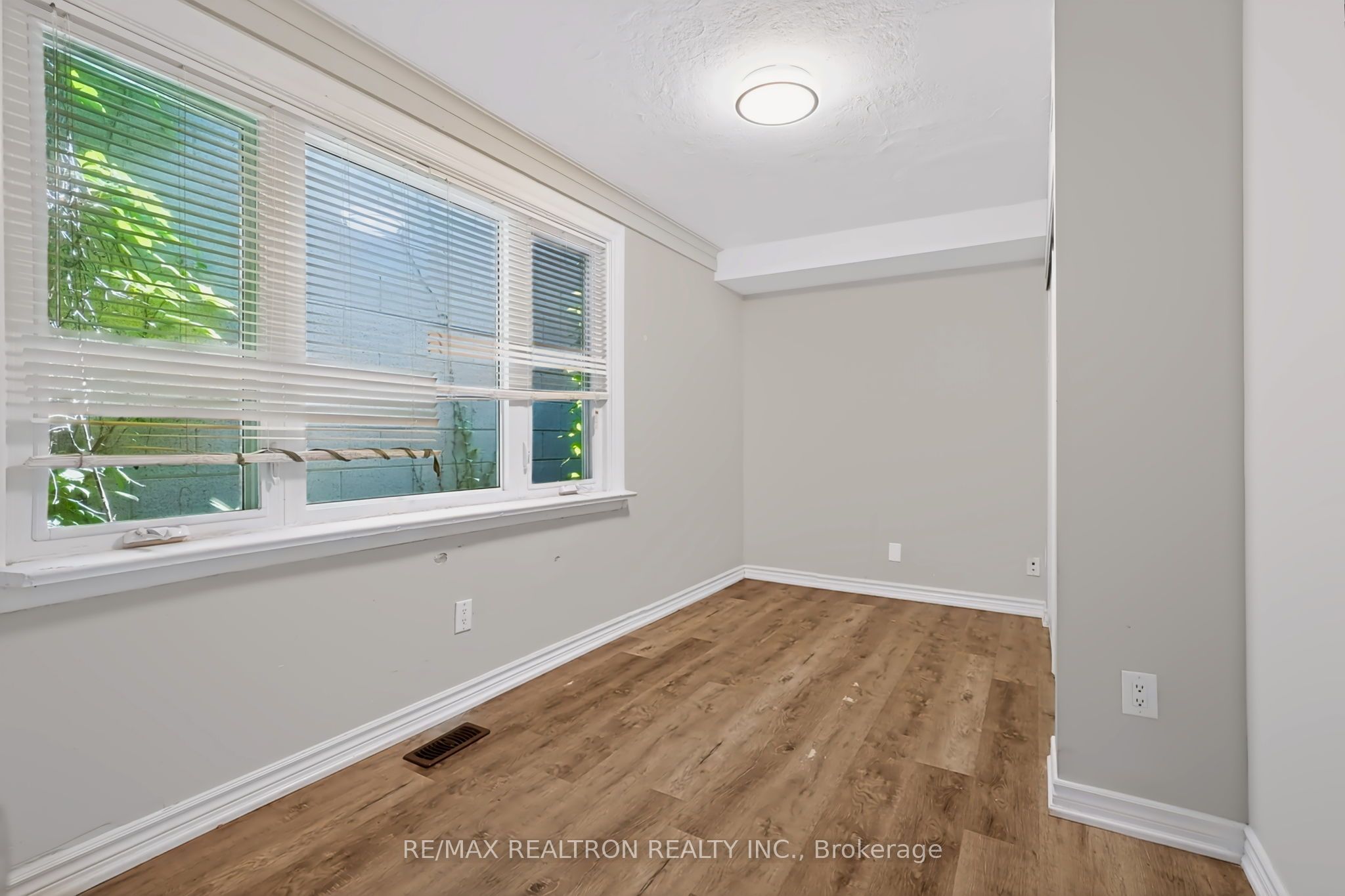 1576 Eglinton Avenue W 2 Property Photo 7
