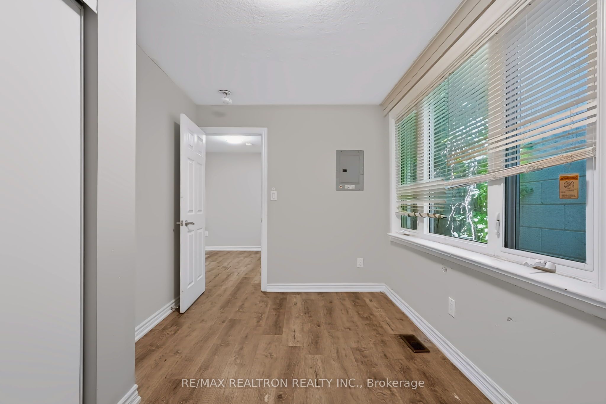 1576 Eglinton Avenue W 2 Property Photo 8