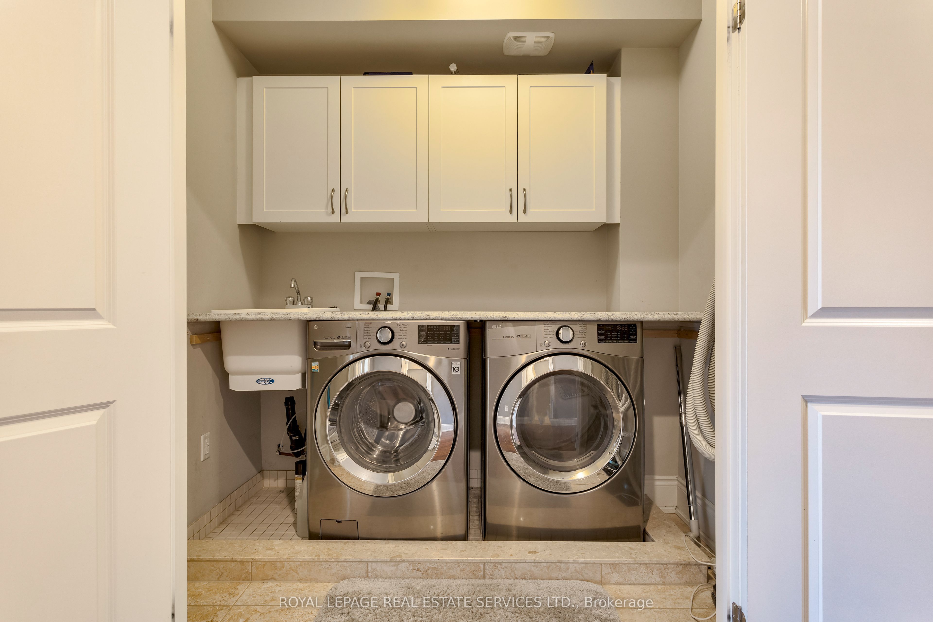 216 Rebecca Street Property Photo 23