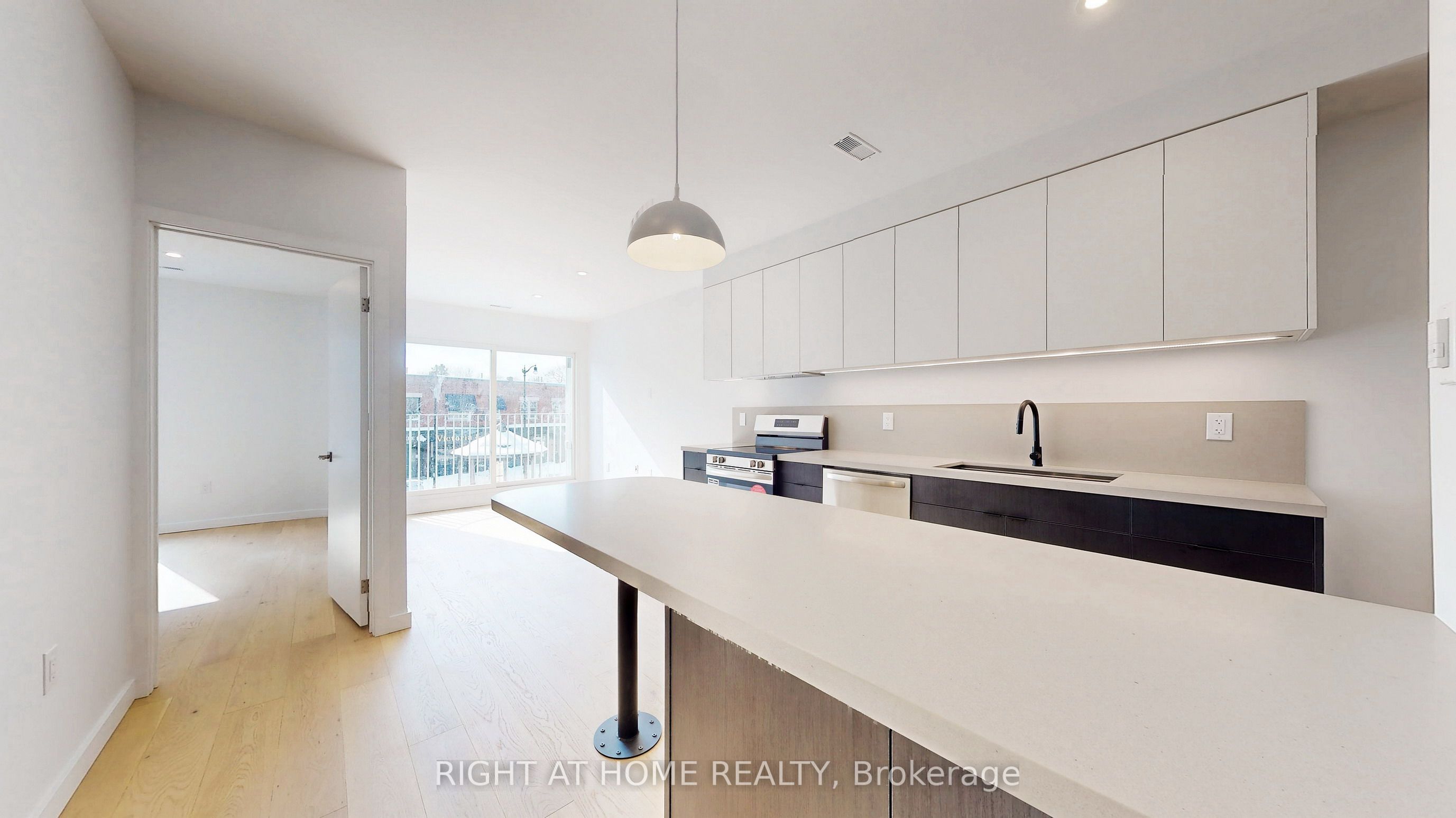 3122 Dundas Street W Unit 3 Property Photo 1
