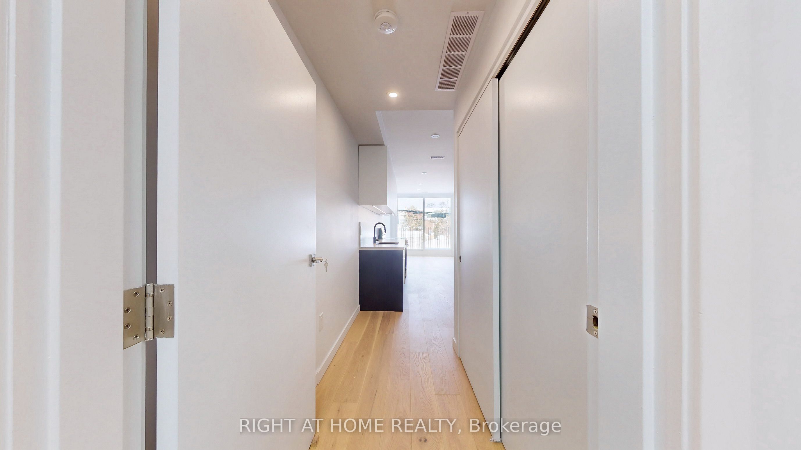 3122 Dundas Street W Unit 3 Property Photo 2
