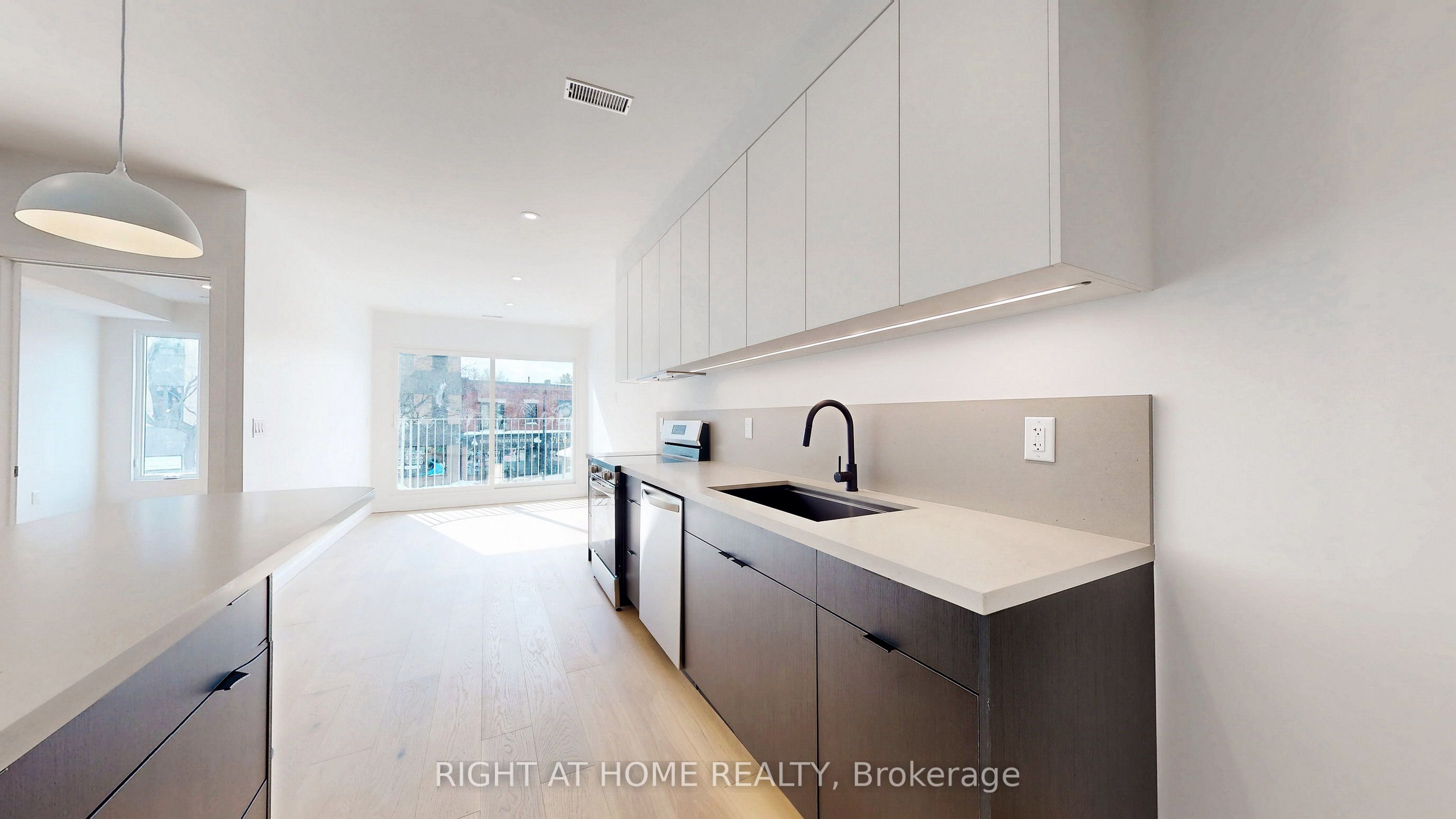 3122 Dundas Street W Unit 3 Property Photo 4