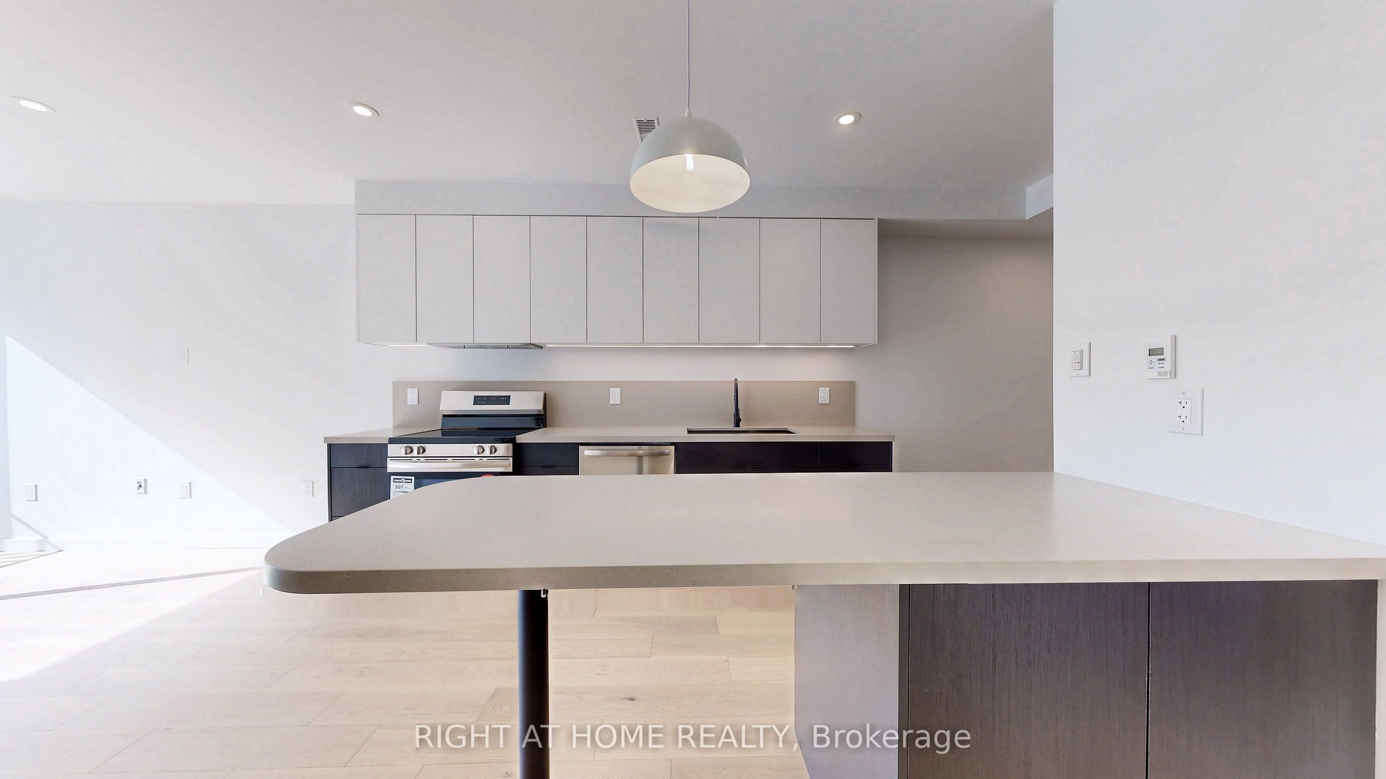3122 Dundas Street W Unit 3 Property Photo 7