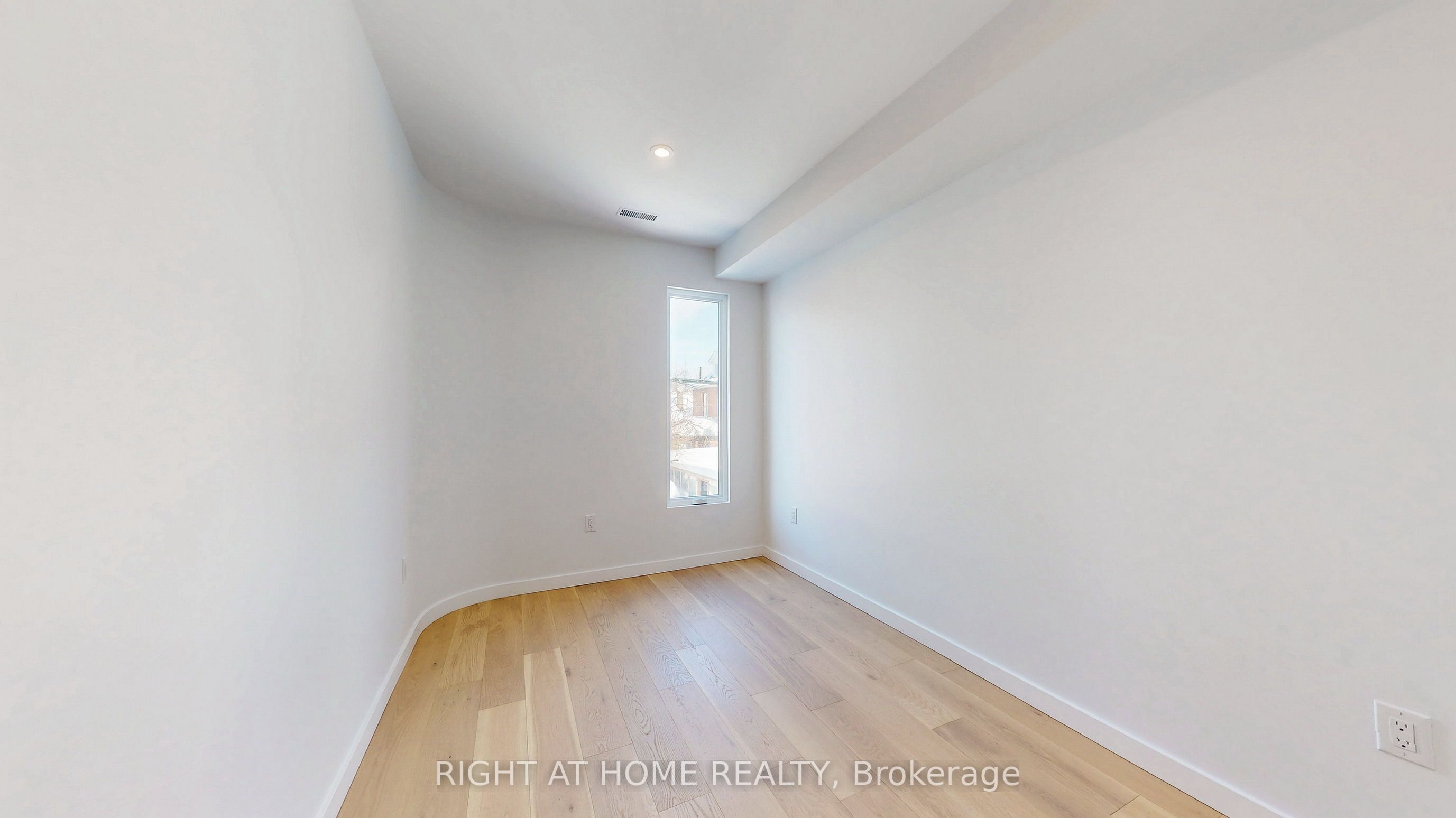 3122 Dundas Street W Unit 3 Property Photo 9
