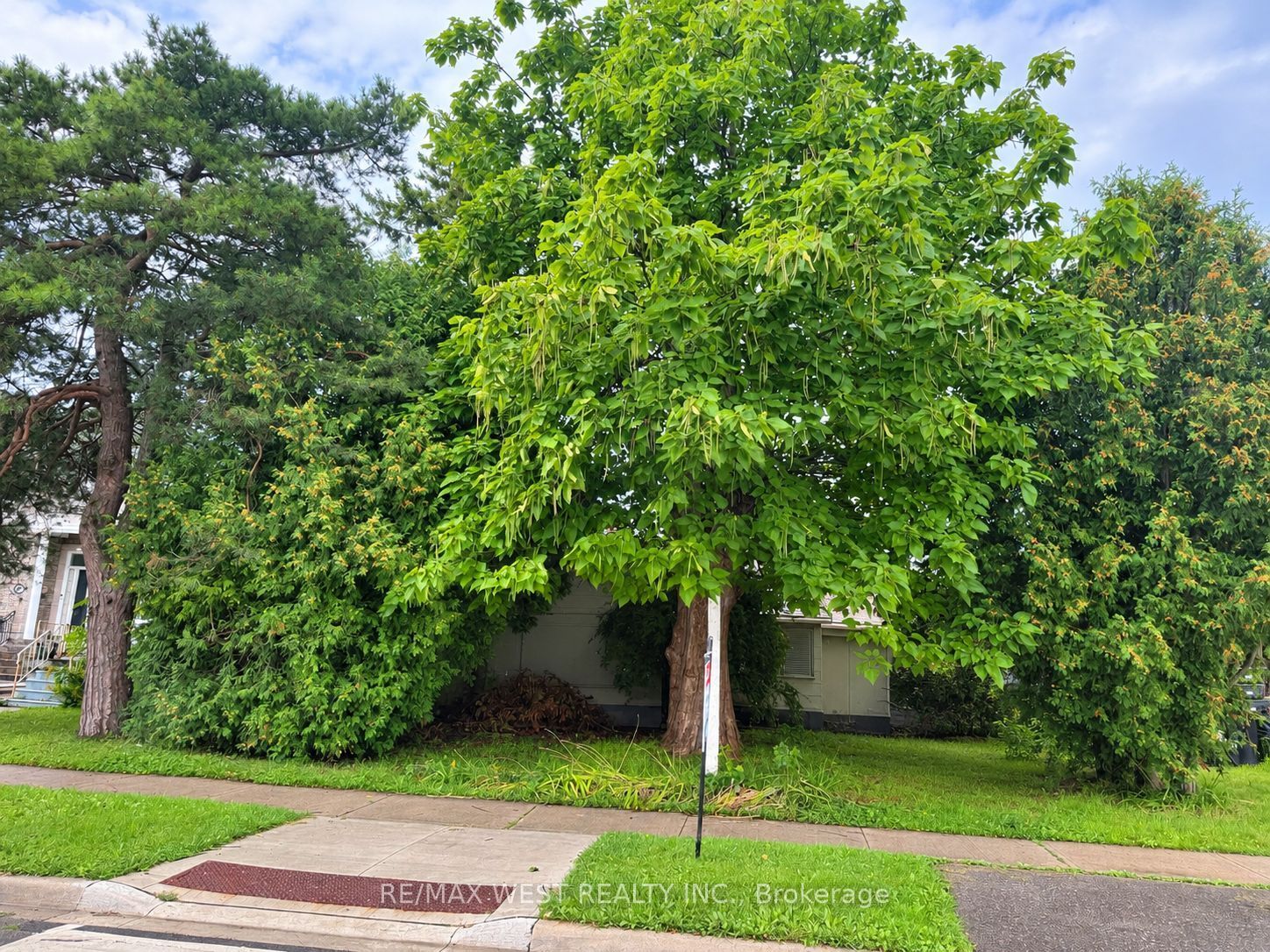 1304 Alexandra Avenue Property Photo 3