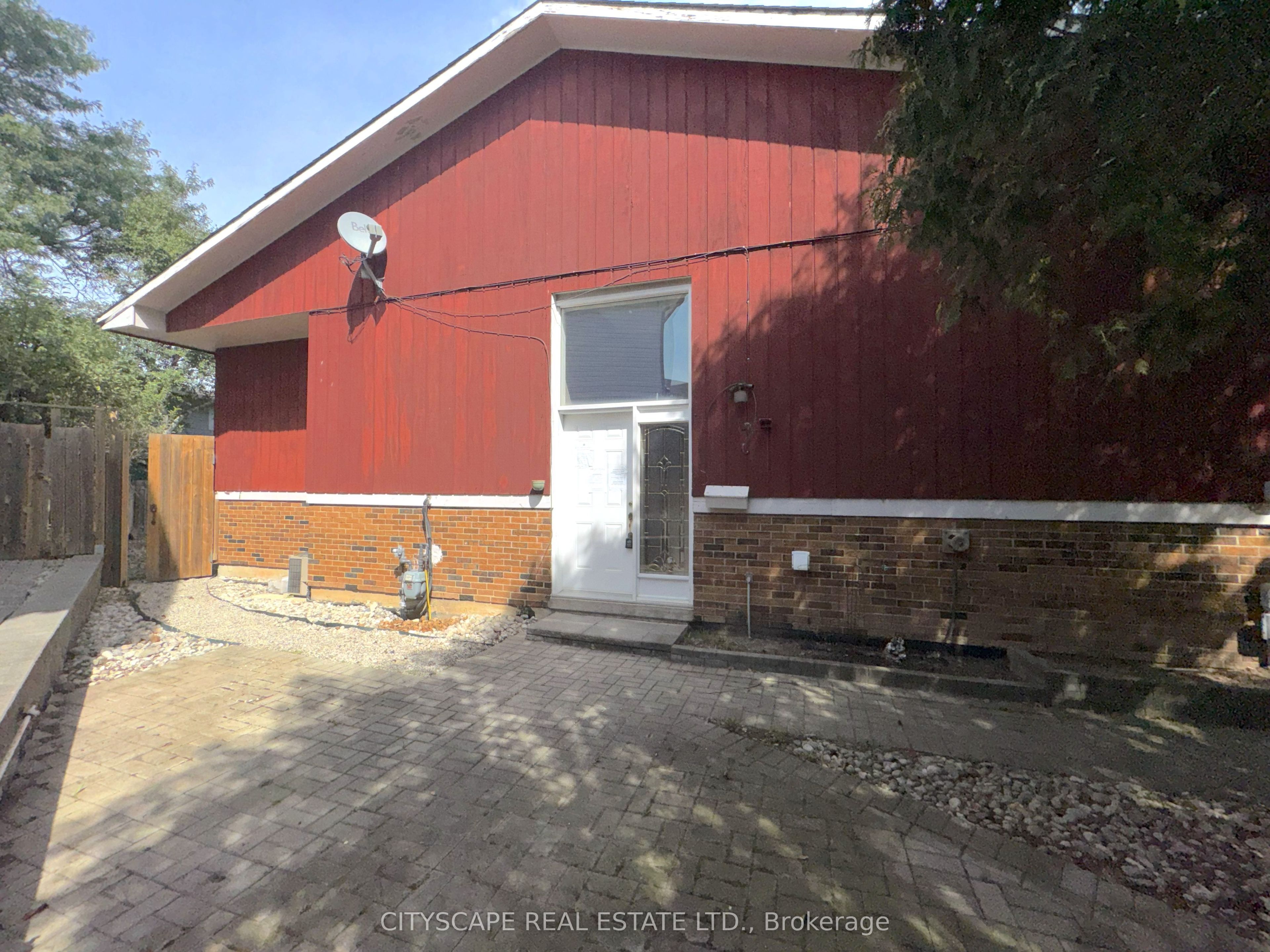 6087 Featherhead Crescent Property Photo 4
