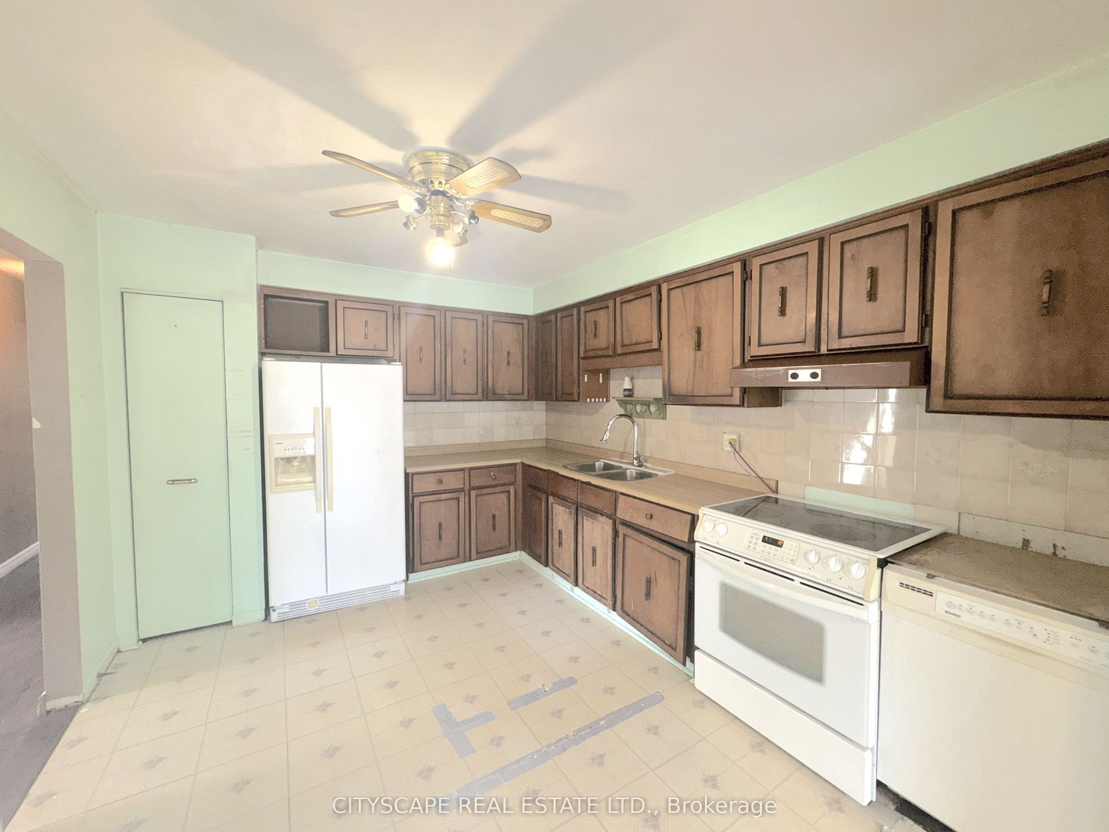 6087 Featherhead Crescent Property Photo 9