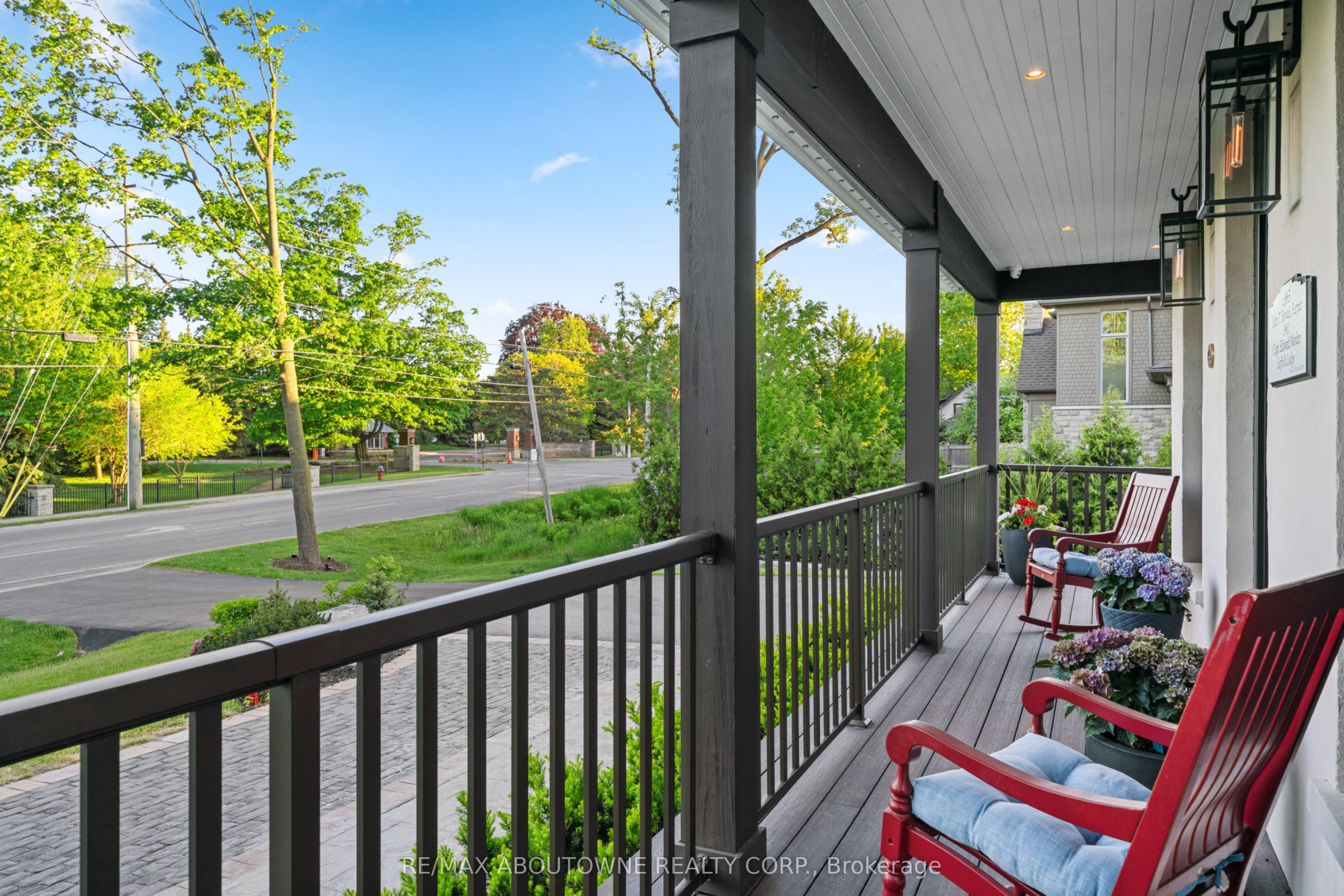 489 Lakeshore Road W Property Photo 2