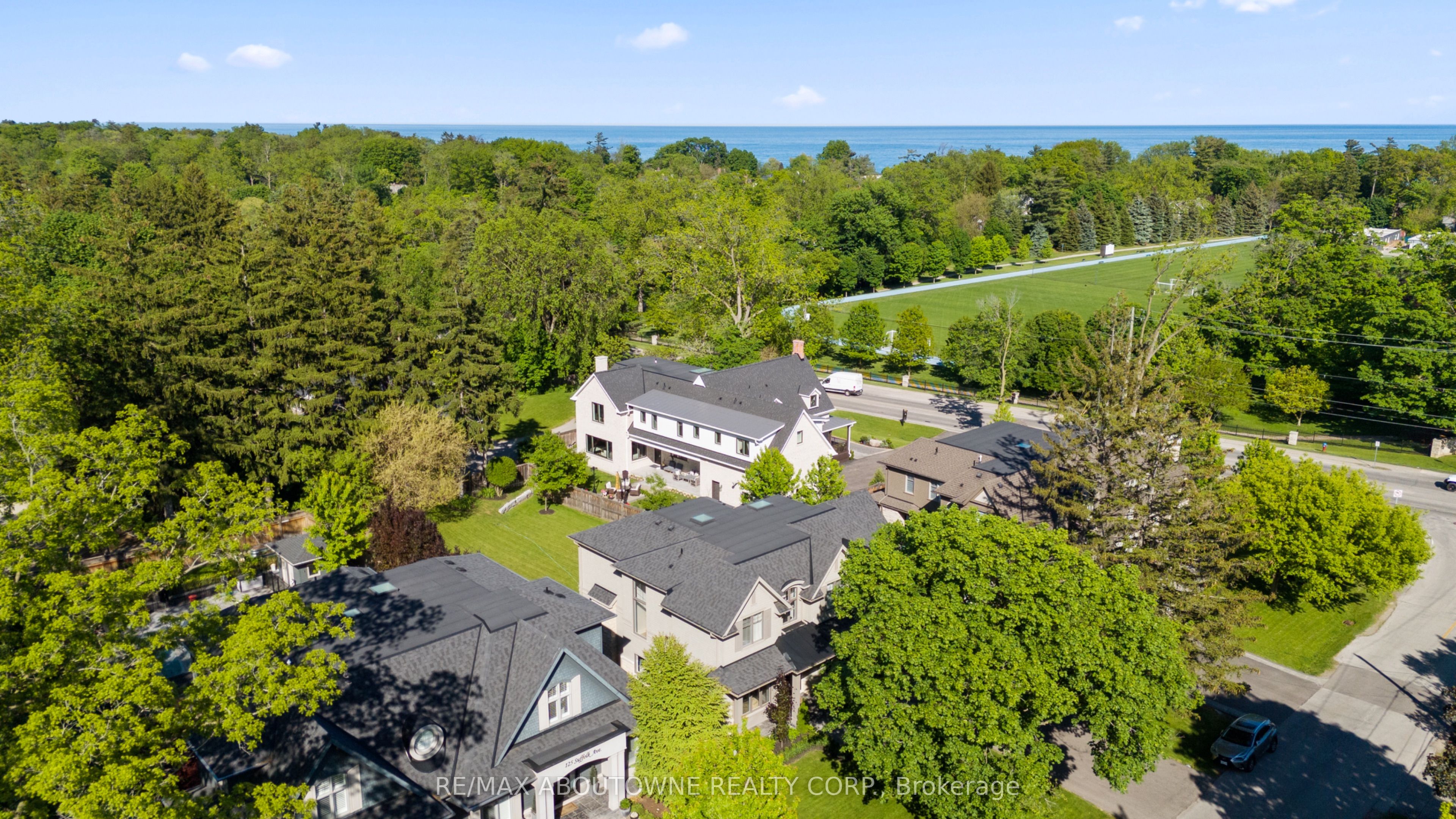 489 Lakeshore Road W Property Photo 4