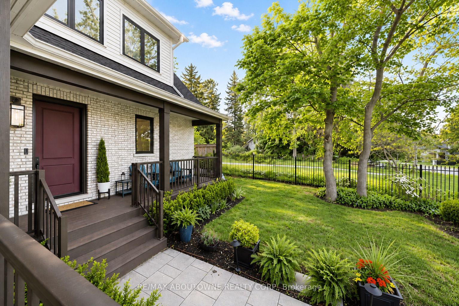 489 Lakeshore Road W Property Photo 5