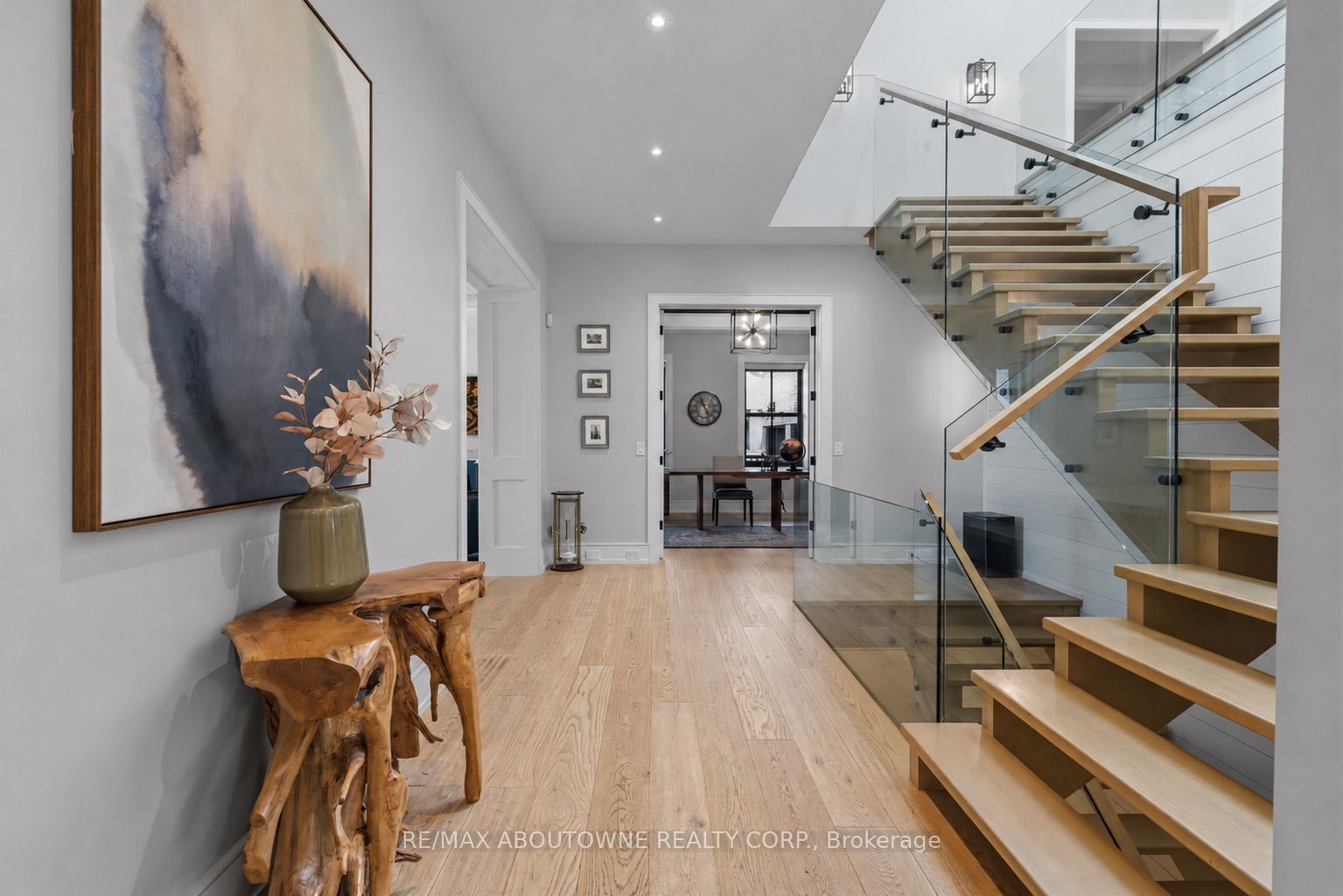 489 Lakeshore Road W Property Photo 6