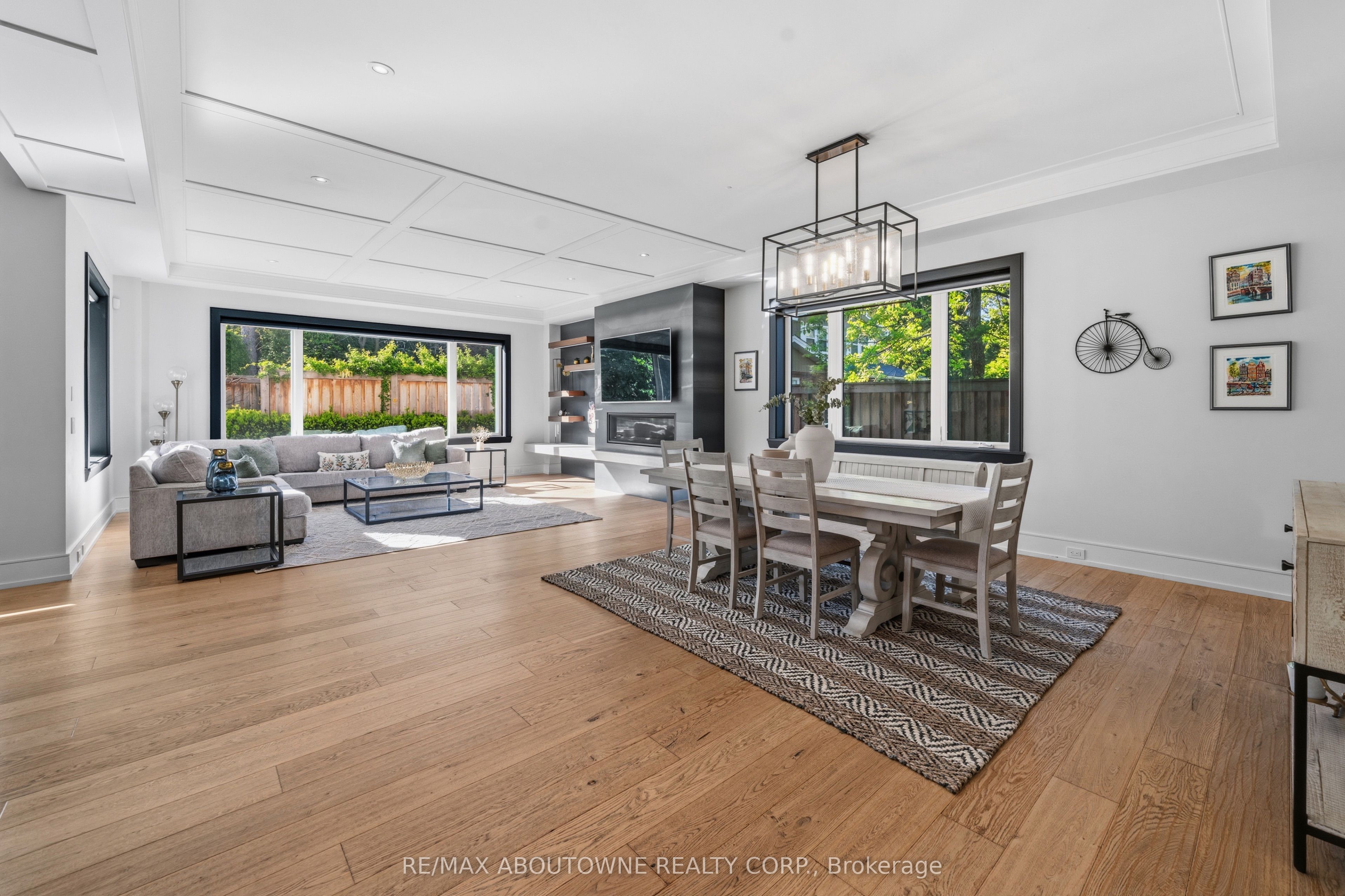 489 Lakeshore Road W Property Photo 7