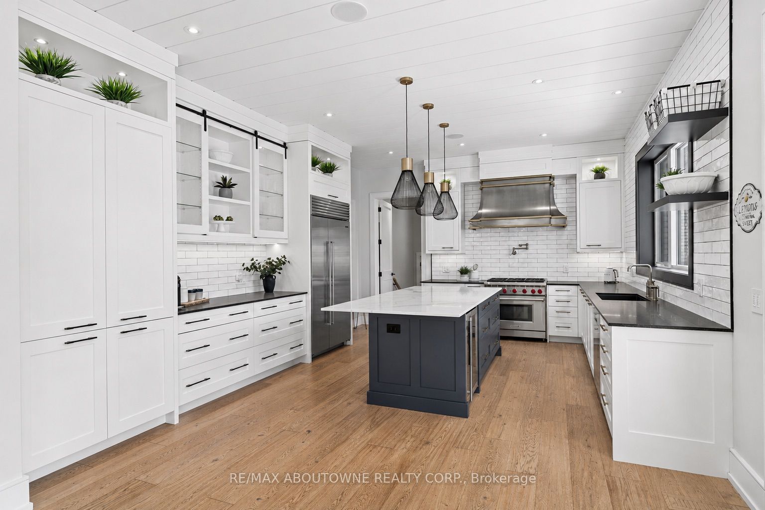 489 Lakeshore Road W Property Photo 10