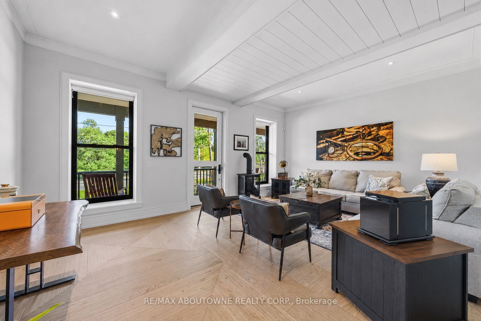 489 Lakeshore Road W Property Photo 14