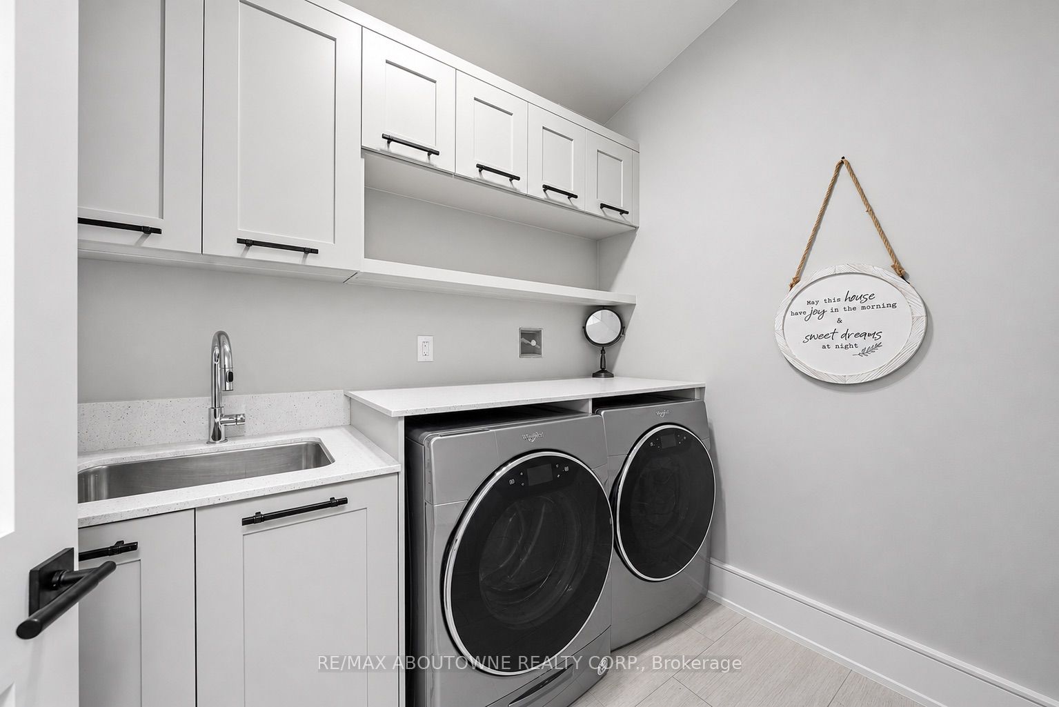 489 Lakeshore Road W Property Photo 17