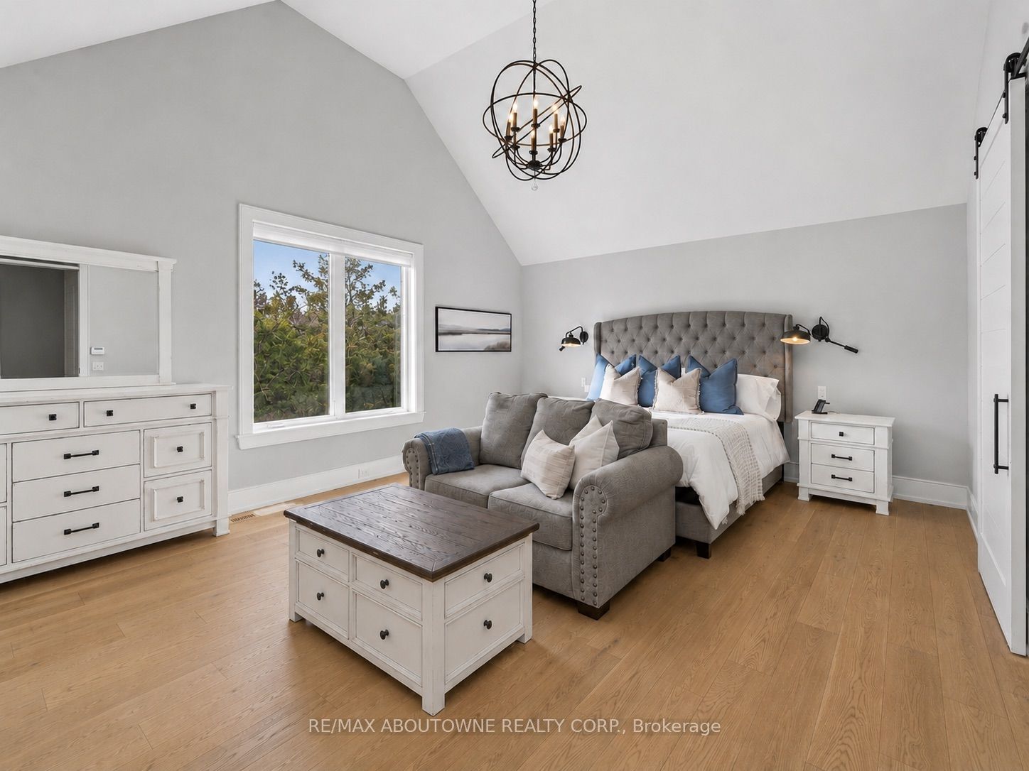 489 Lakeshore Road W Property Photo 18