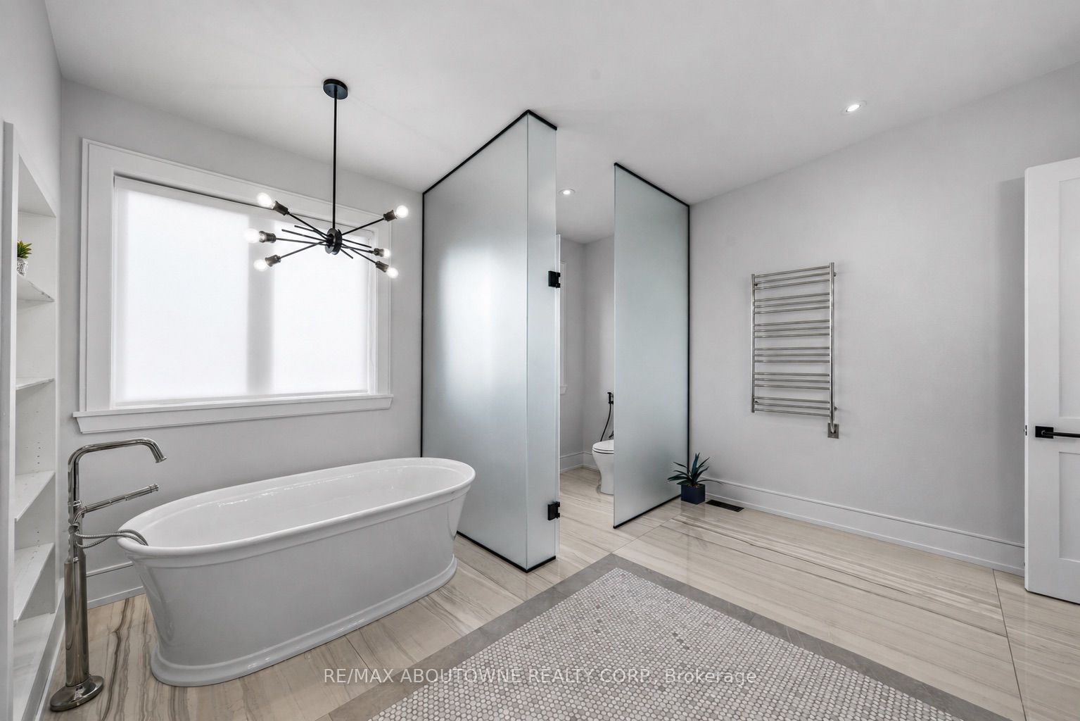 489 Lakeshore Road W Property Photo 19