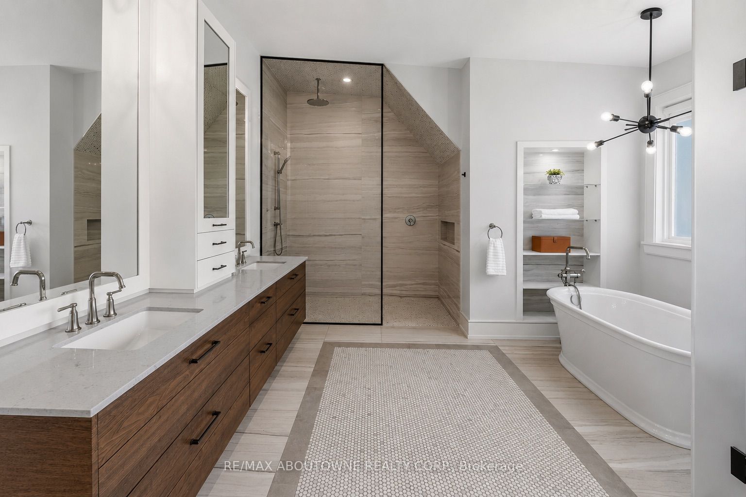 489 Lakeshore Road W Property Photo 20