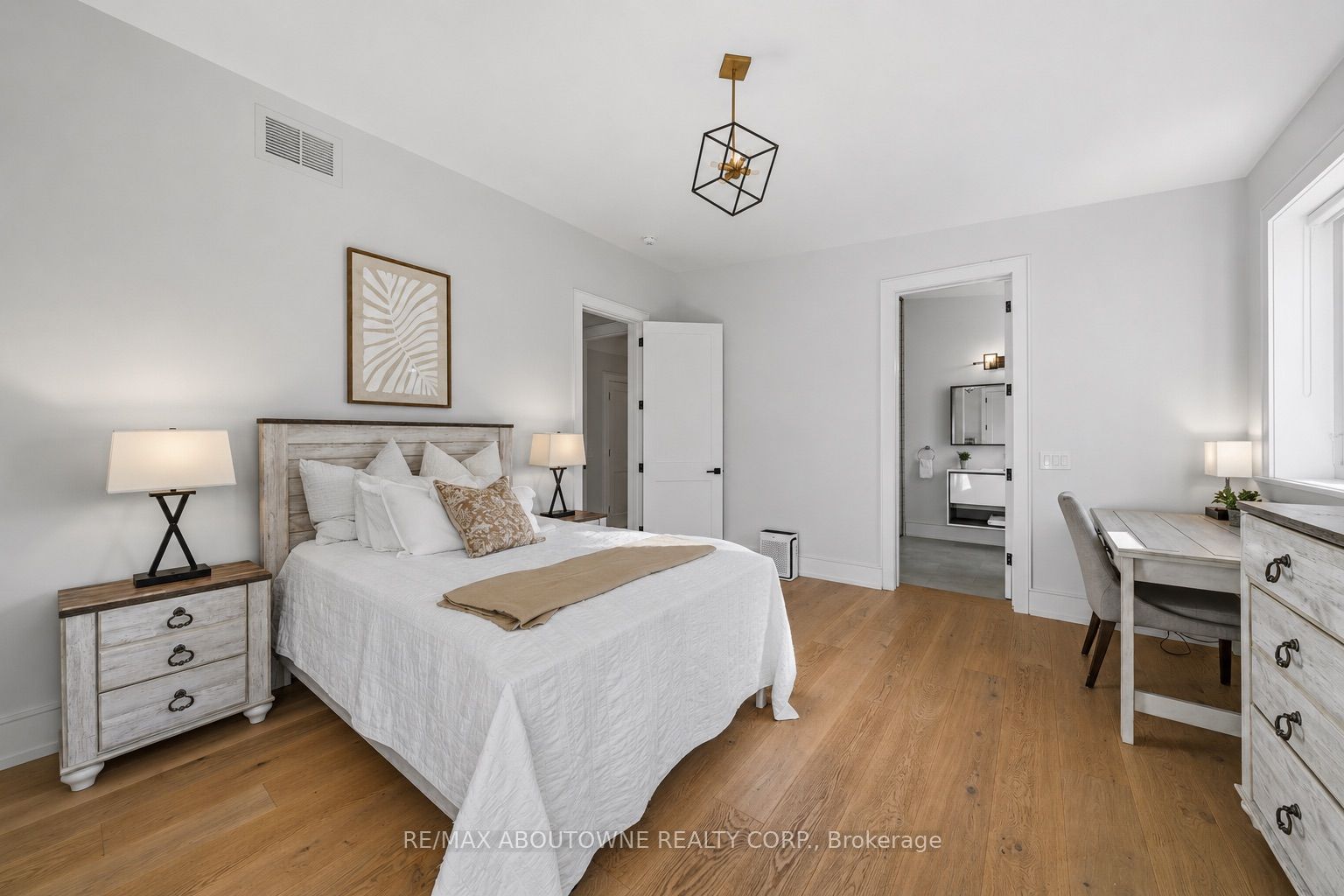 489 Lakeshore Road W Property Photo 25