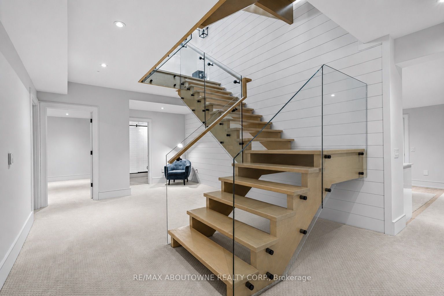 489 Lakeshore Road W Property Photo 27
