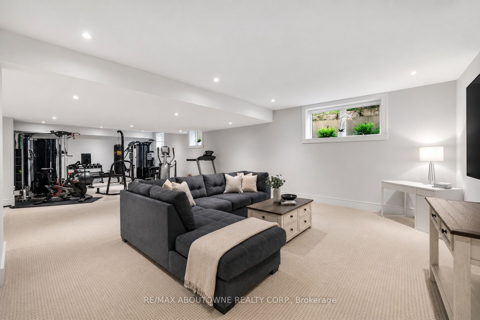 489 Lakeshore Road W Property Photo 28