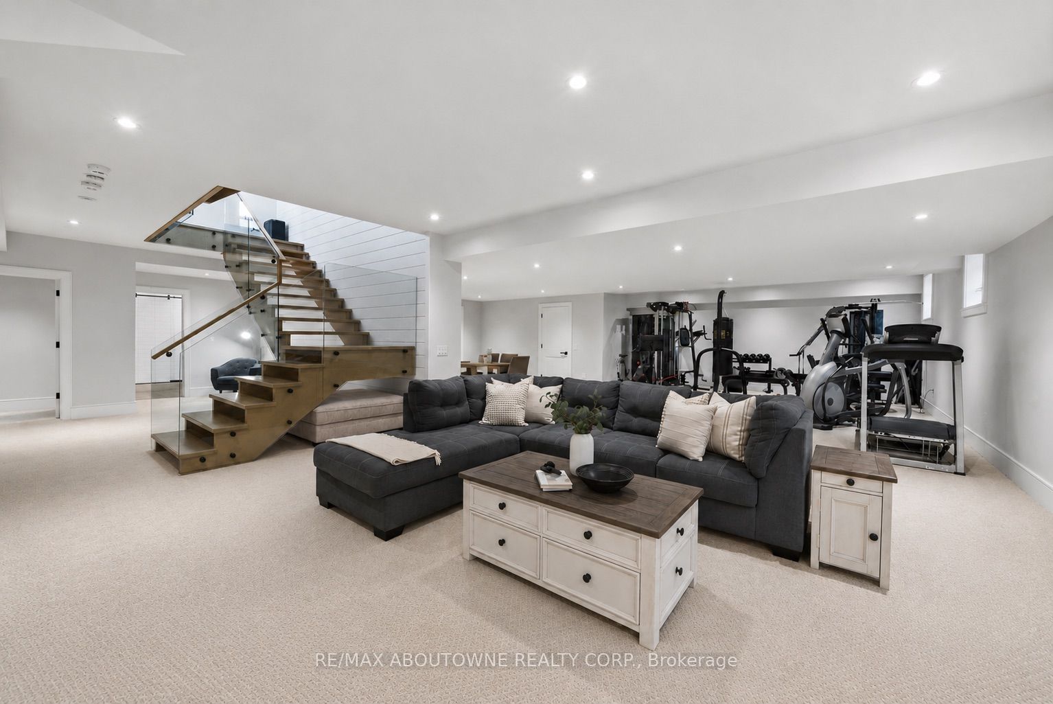 489 Lakeshore Road W Property Photo 29