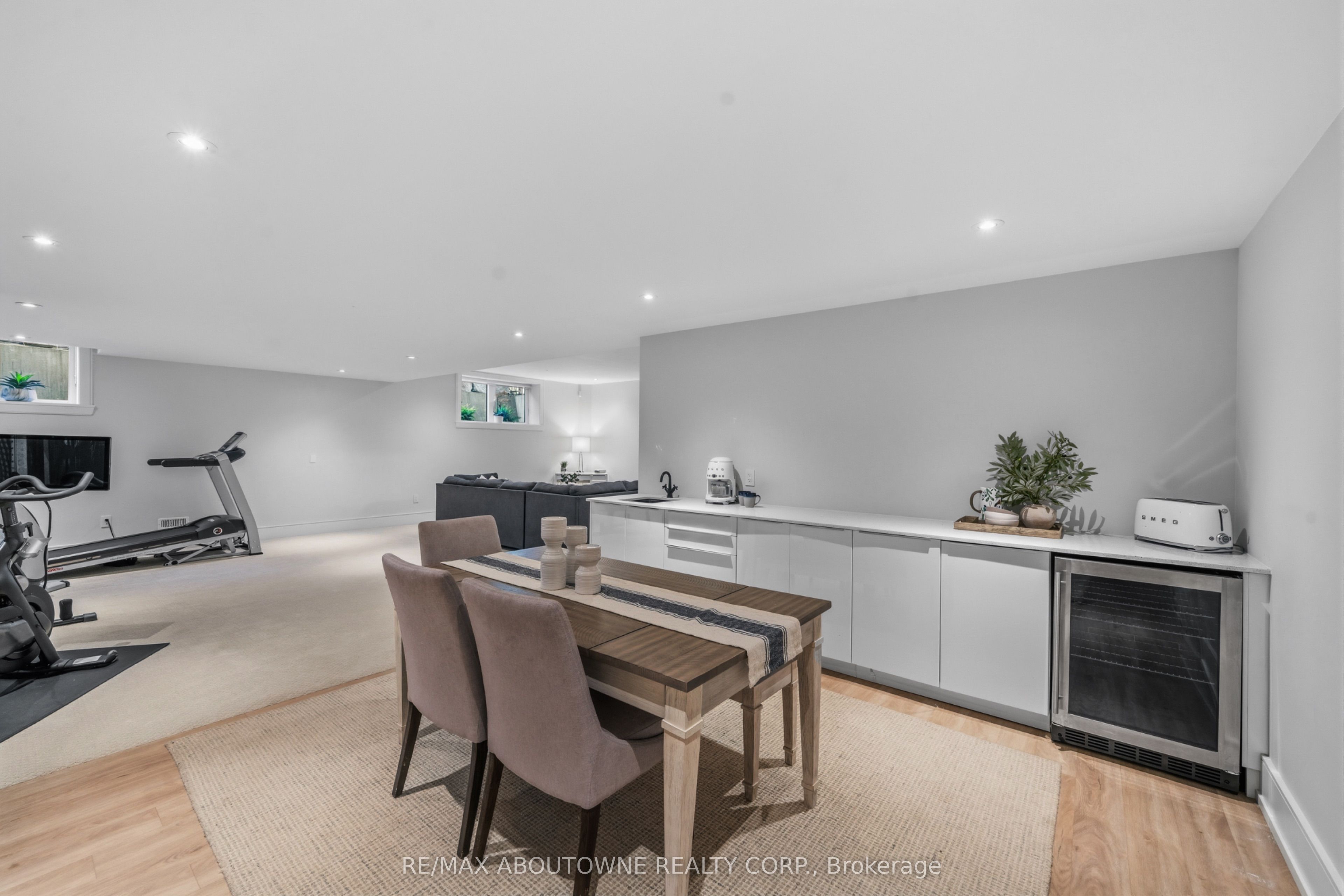 489 Lakeshore Road W Property Photo 31