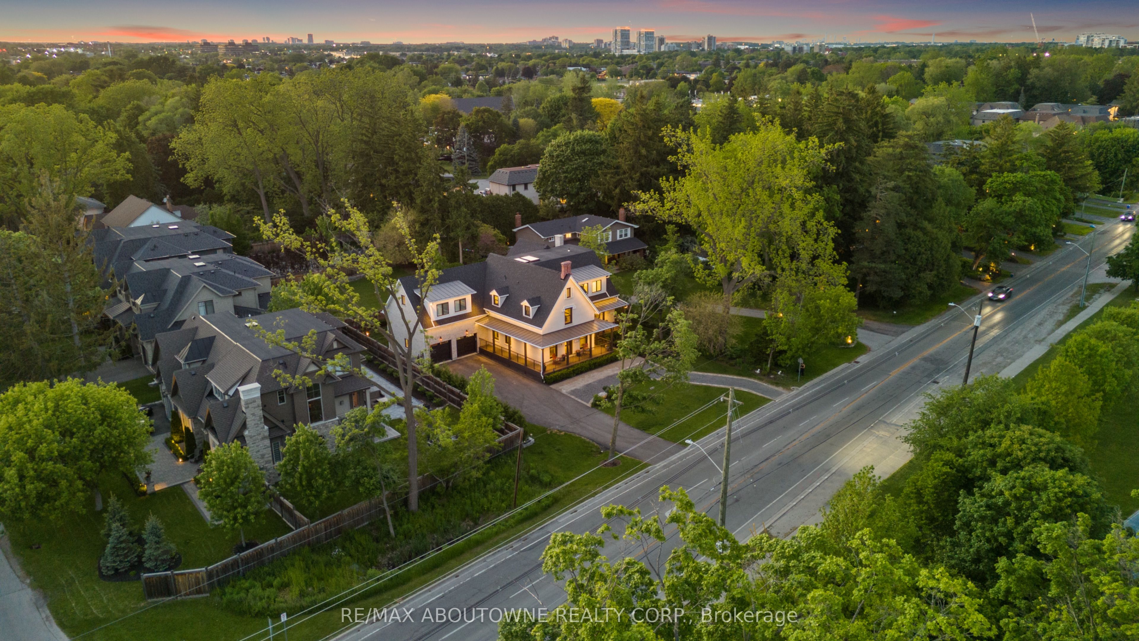 489 Lakeshore Road W Property Photo 35