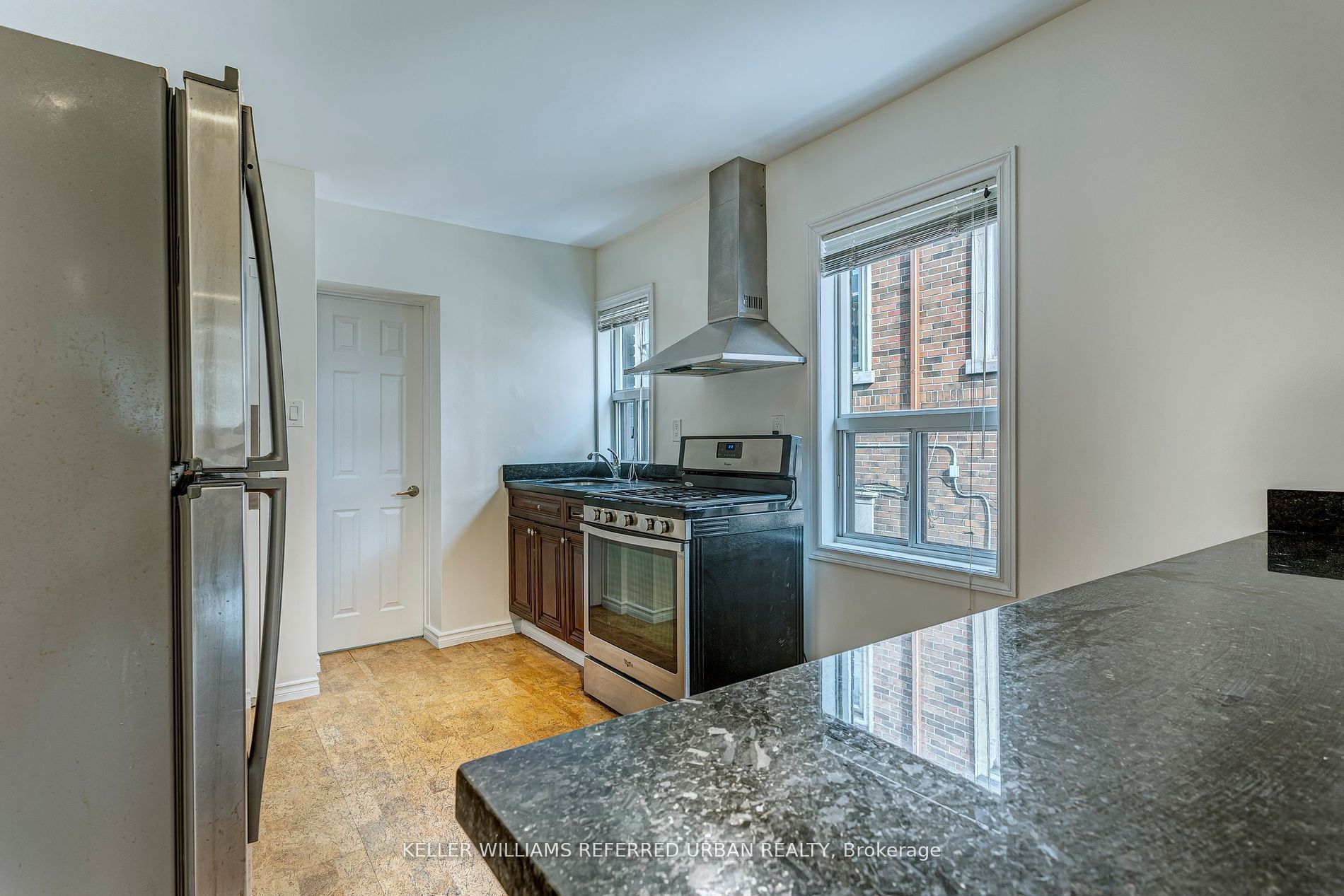 2976 Lake Shore Boulevard W 2 Property Photo 3