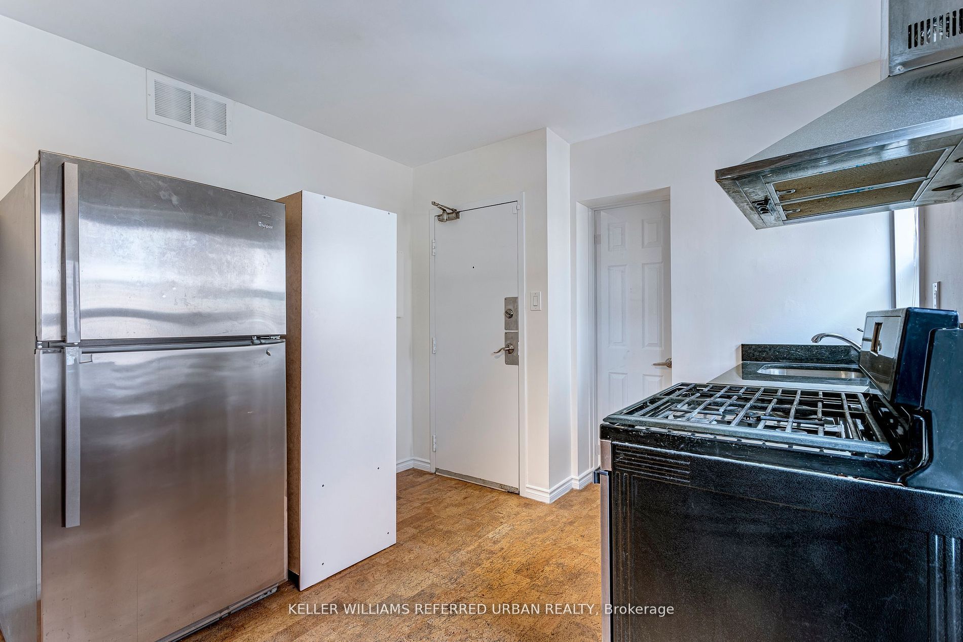 2976 Lake Shore Boulevard W 2 Property Photo 4