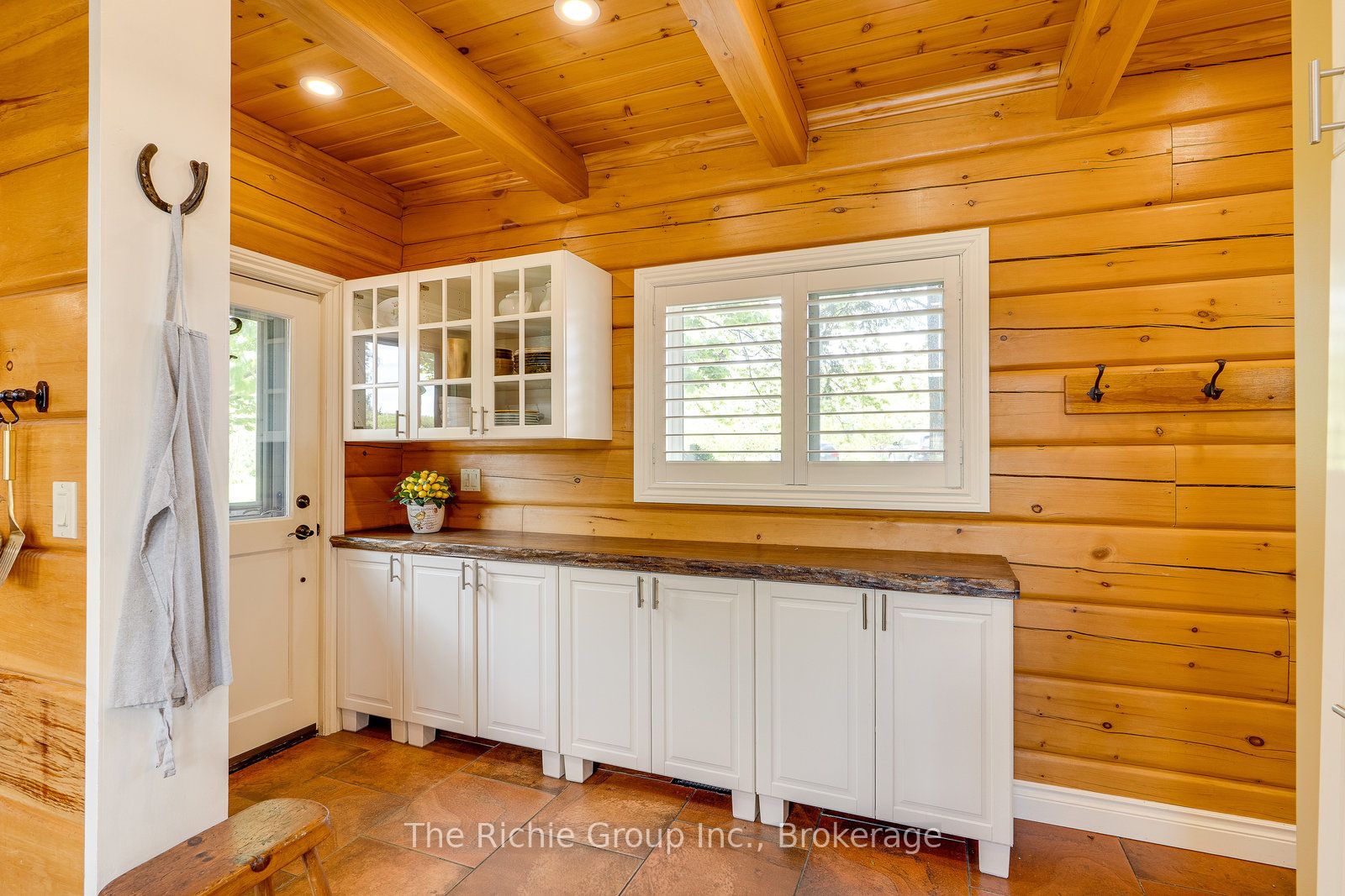 143 Green Lake Road W Property Photo 6