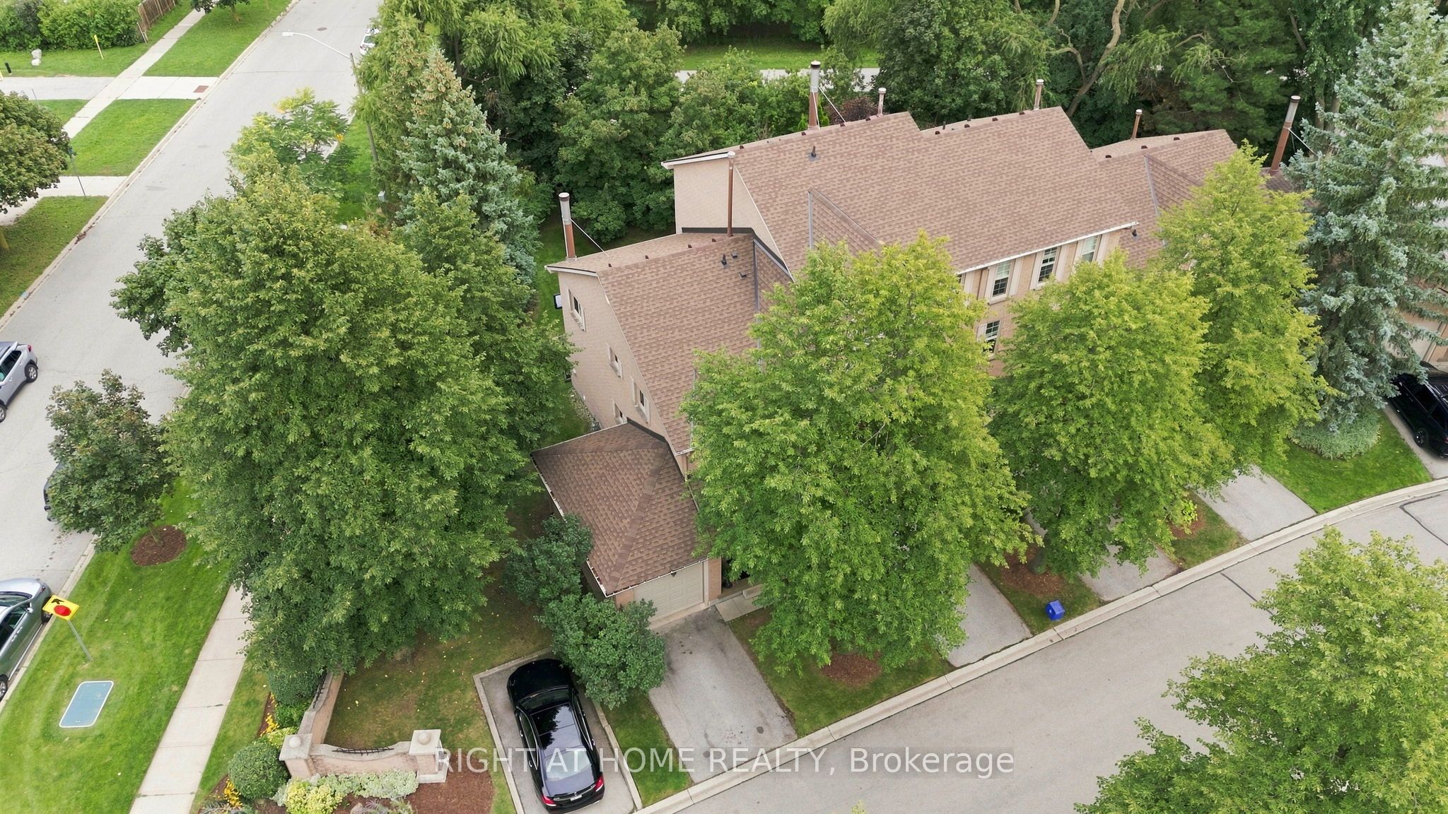 2272 Mowat Avenue 44 Property Photo 3