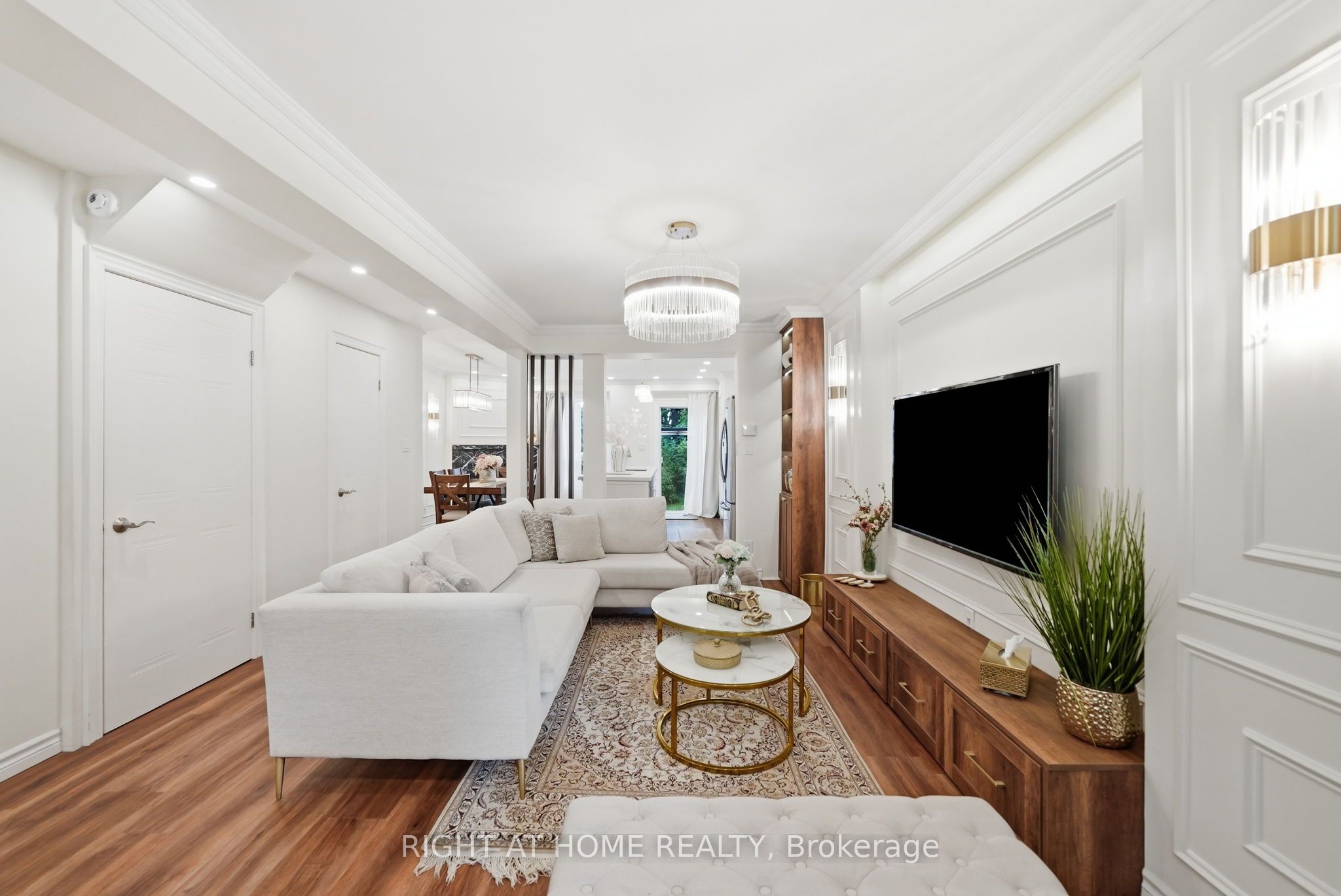 2272 Mowat Avenue 44 Property Photo 10