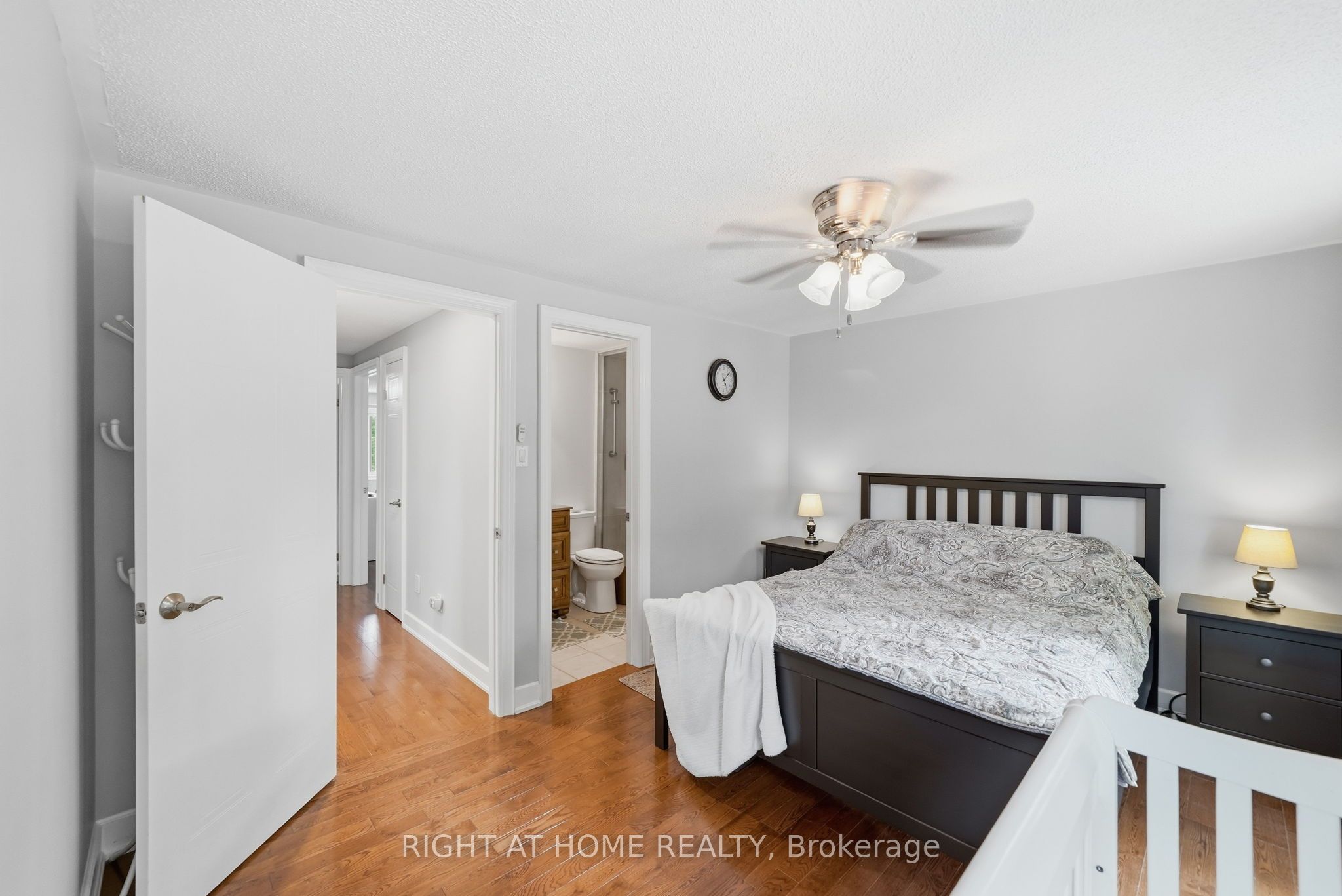2272 Mowat Avenue 44 Property Photo 24