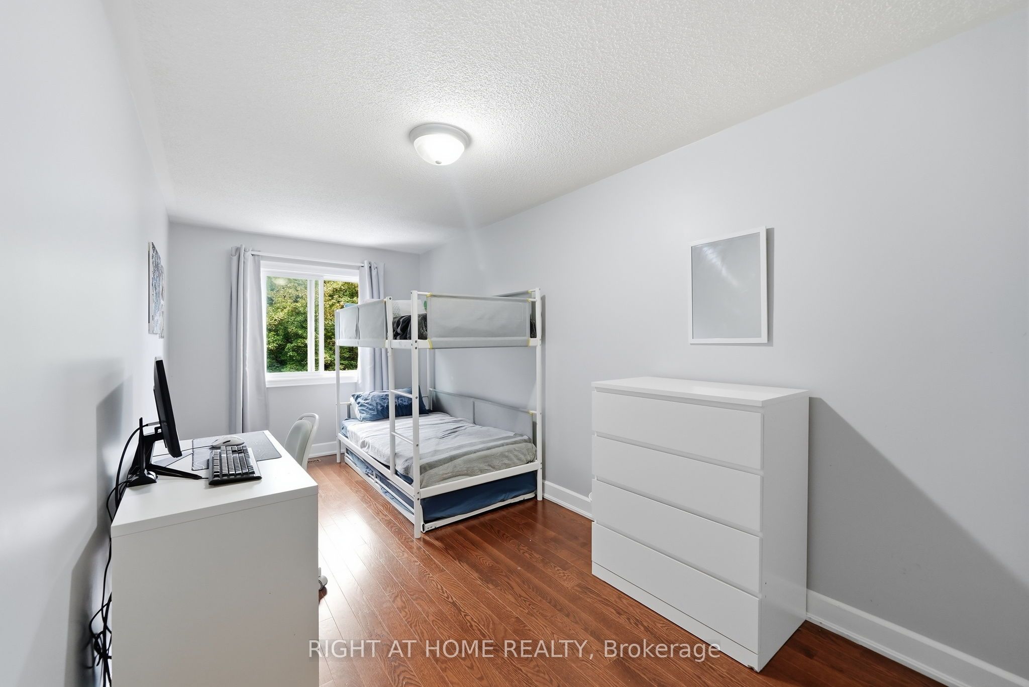 2272 Mowat Avenue 44 Property Photo 27