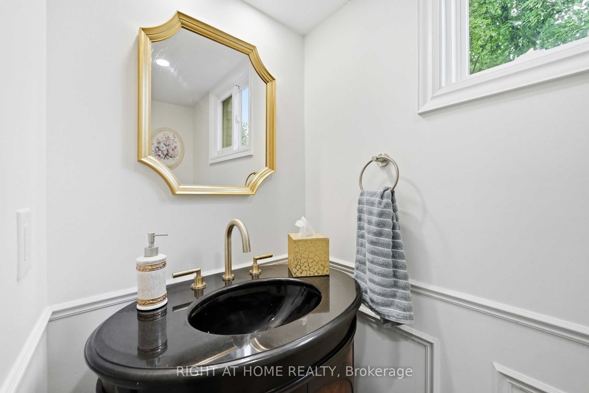 2272 Mowat Avenue 44 Property Photo 29