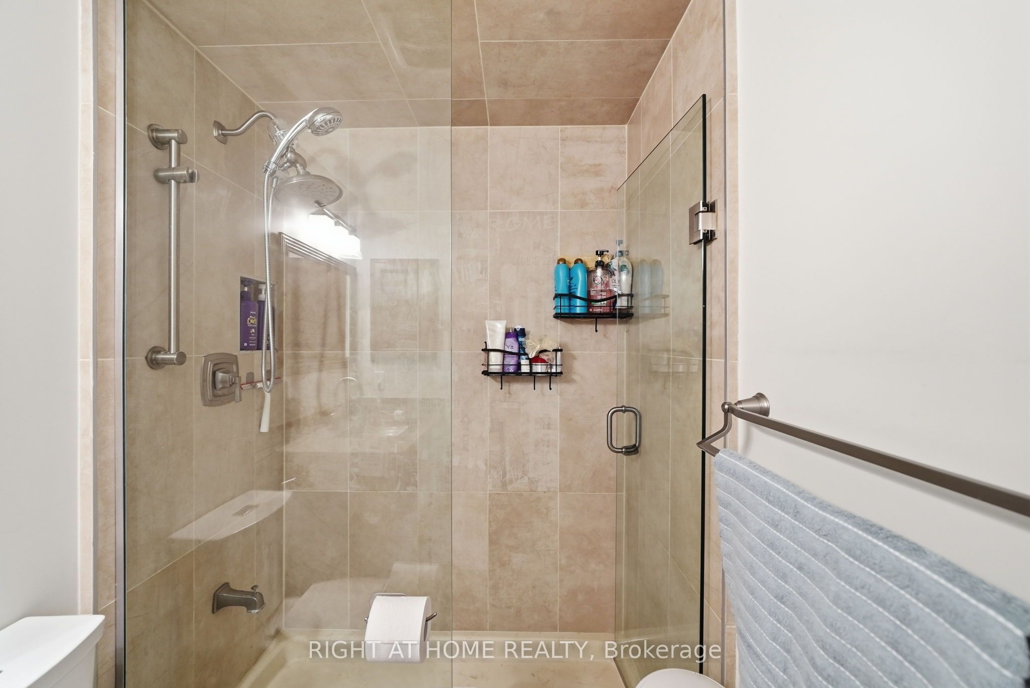 2272 Mowat Avenue 44 Property Photo 30